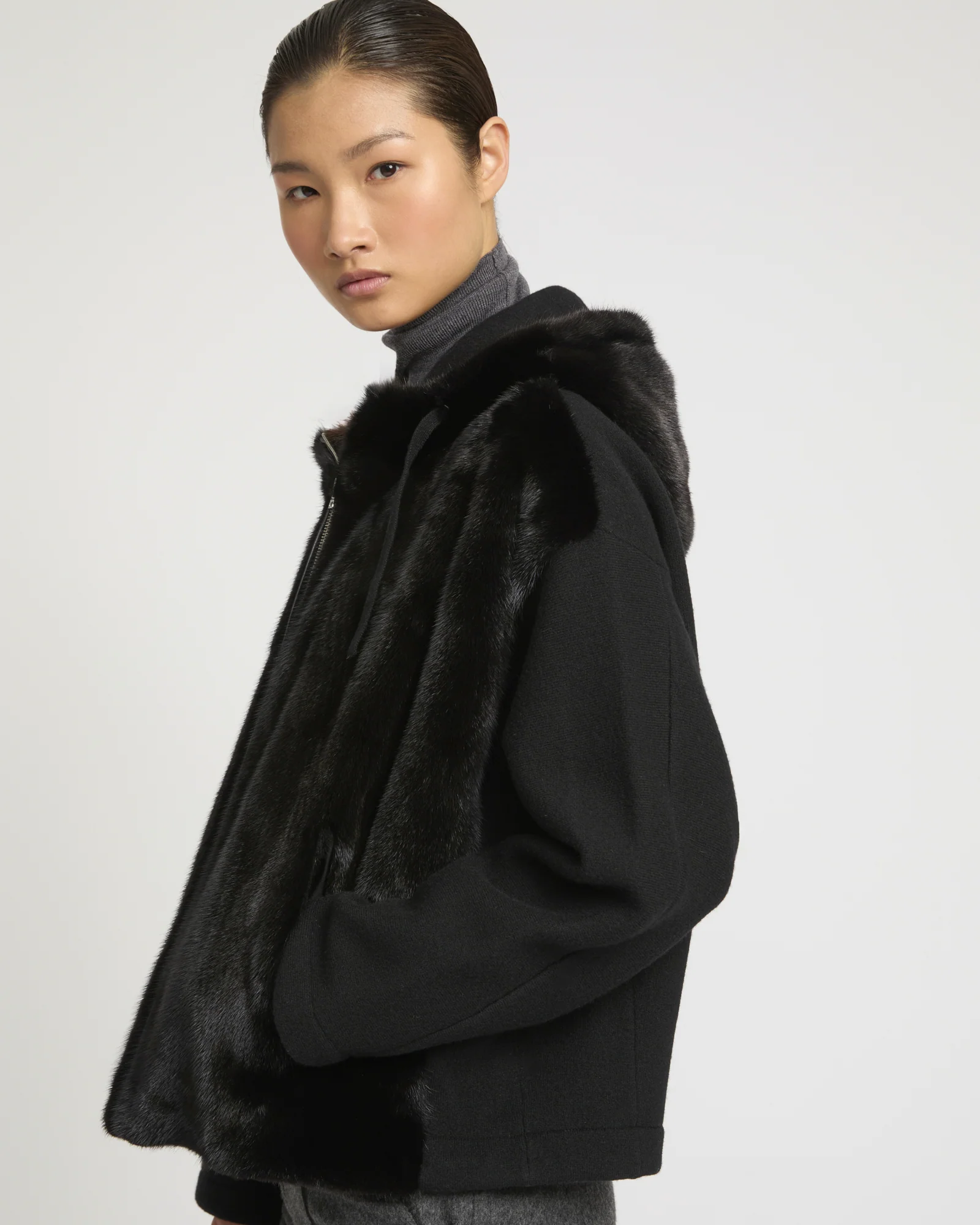 Veste à capuche en vison et tissu technique
