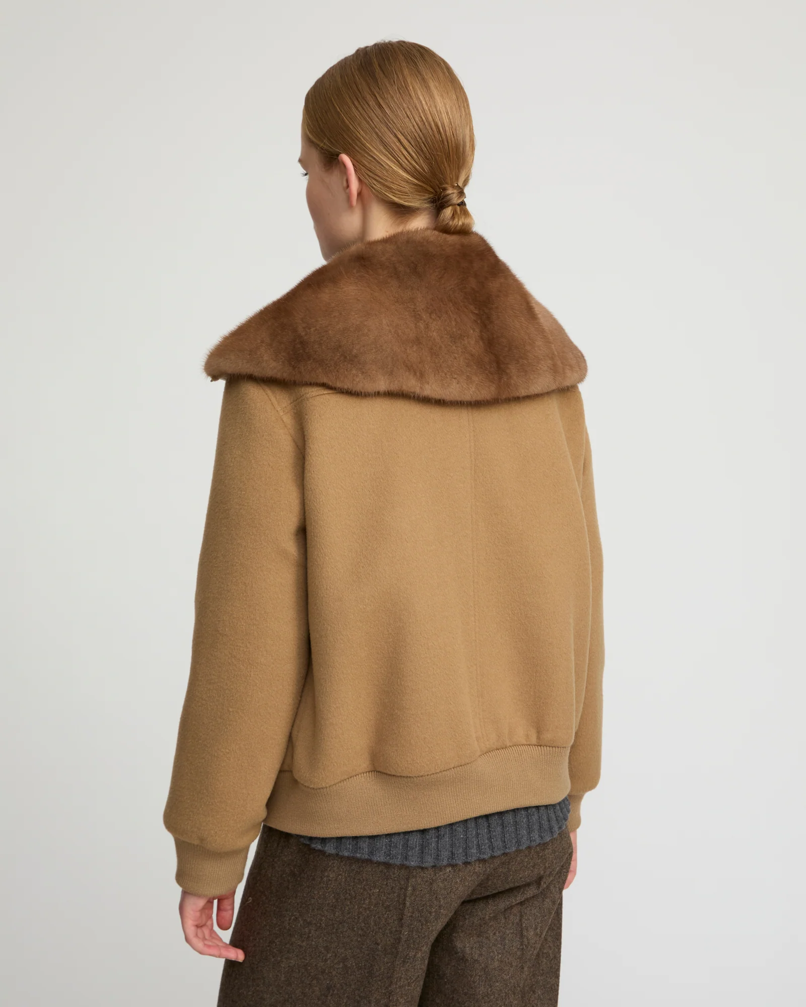 Blouson court en lainage cachemire et col amovible en fourrure de vison - Image 4