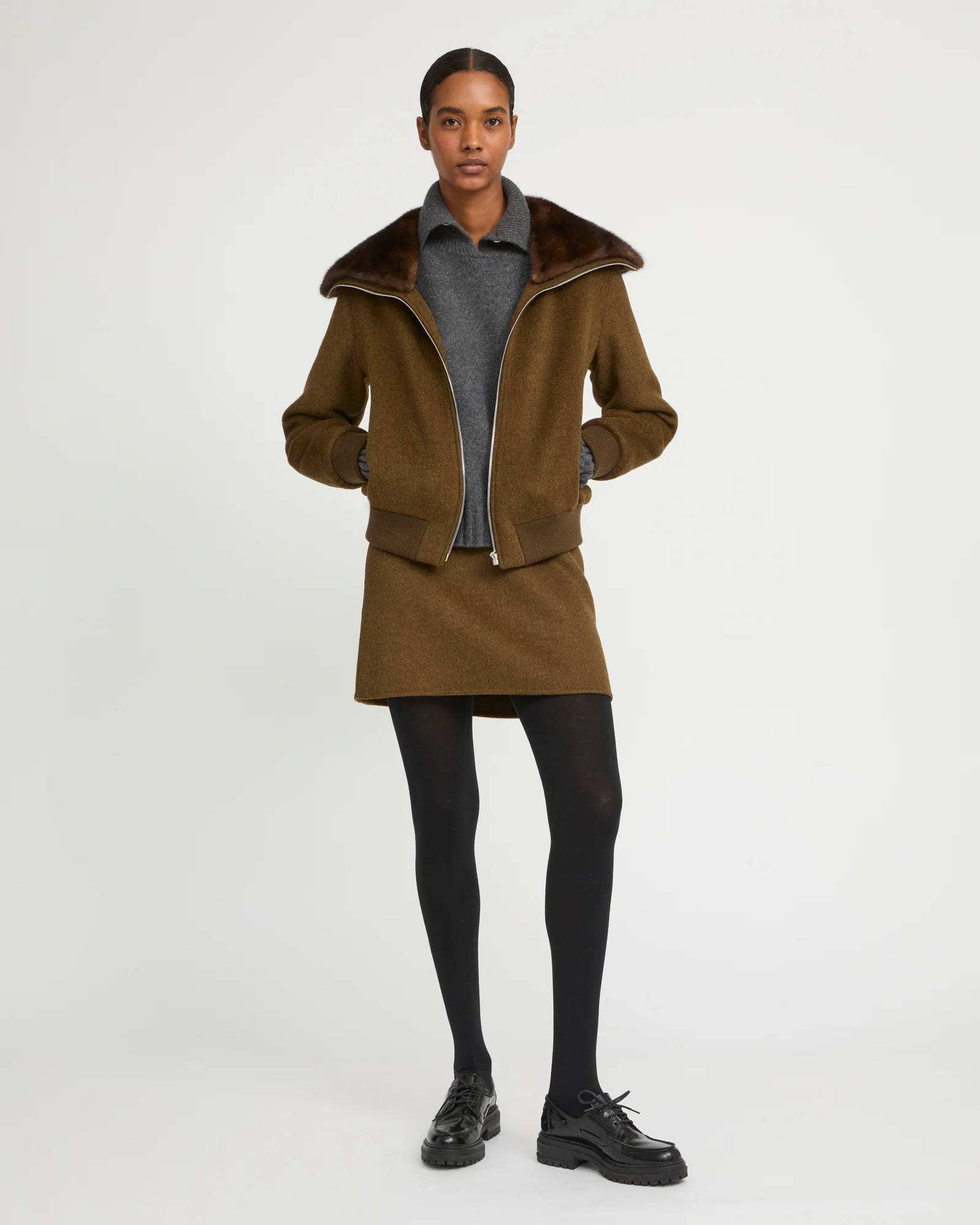 Blouson court en lainage cachemire et col amovible en fourrure de vison
