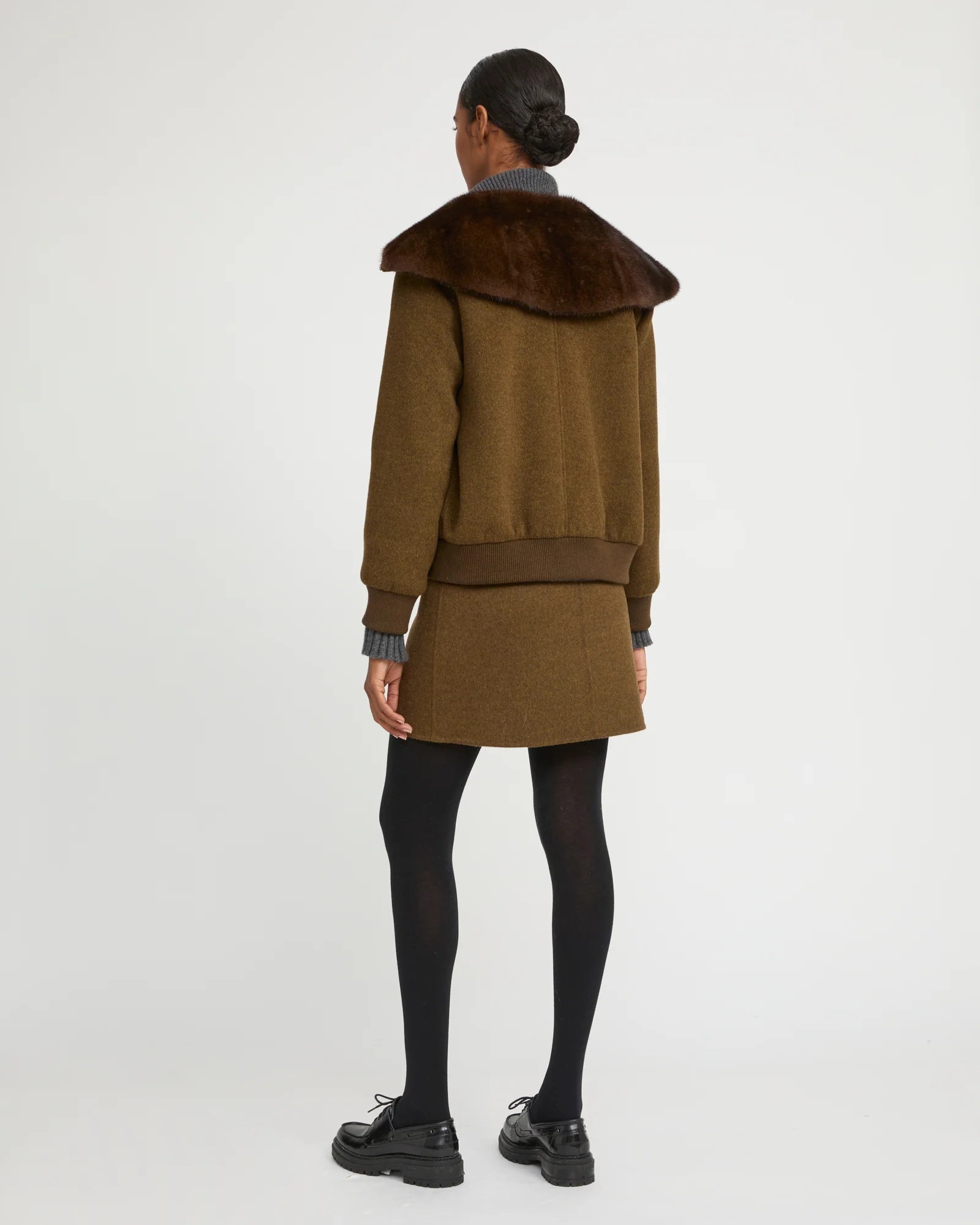 Blouson court en lainage cachemire et col amovible en fourrure de vison - Image 5