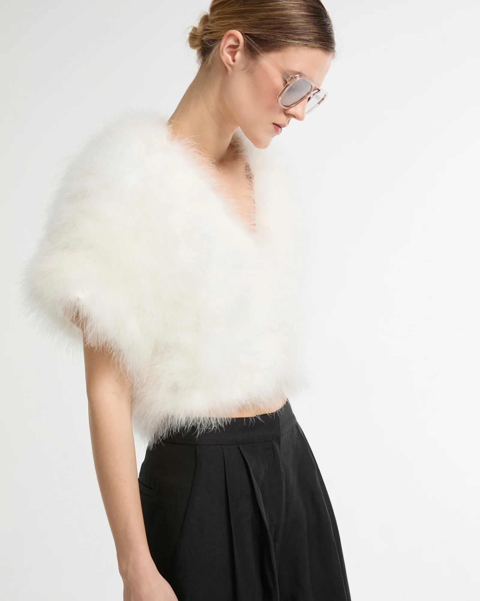 Boléro court en plumes - Image 3