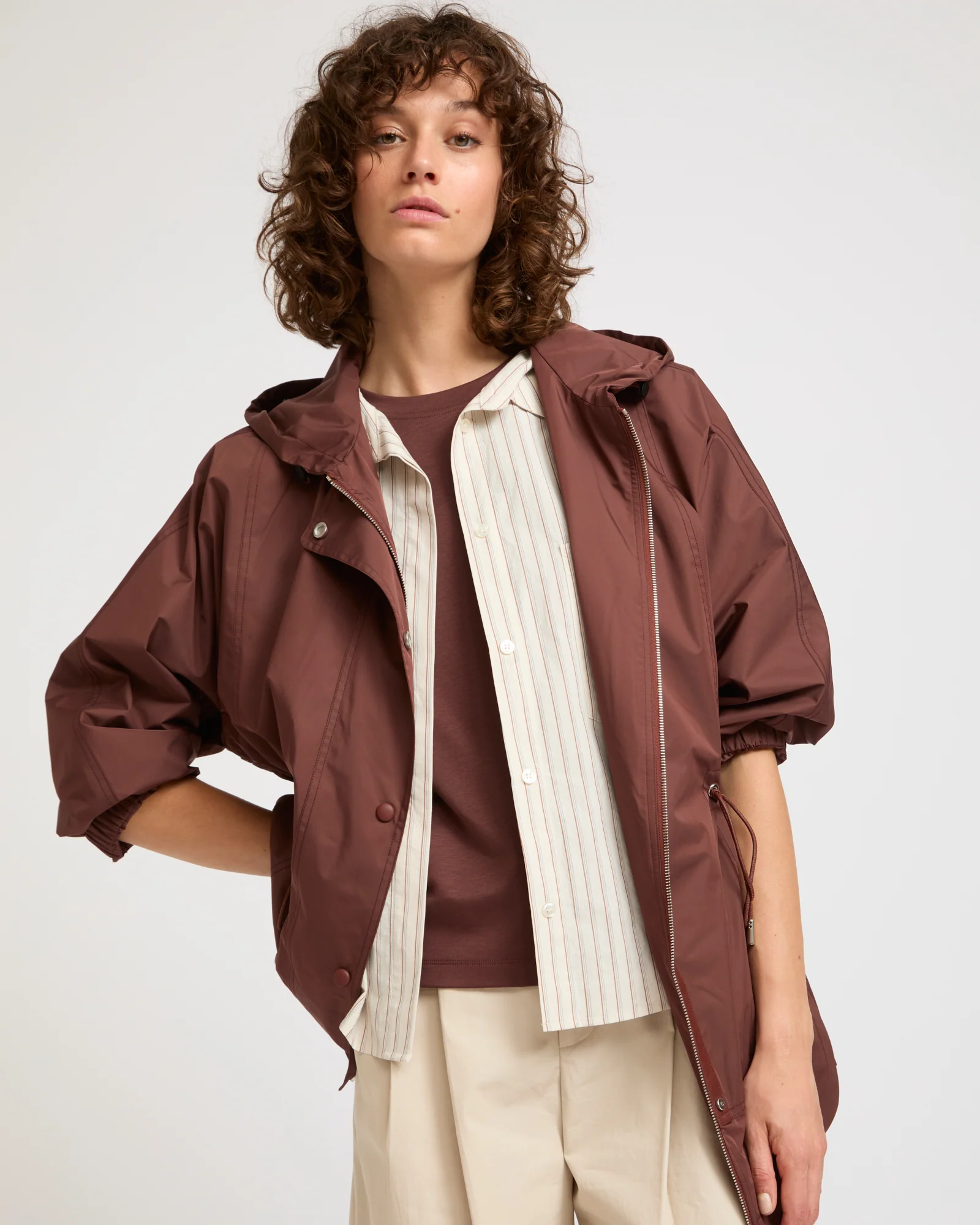 Parka cape en tissu technique imperméable