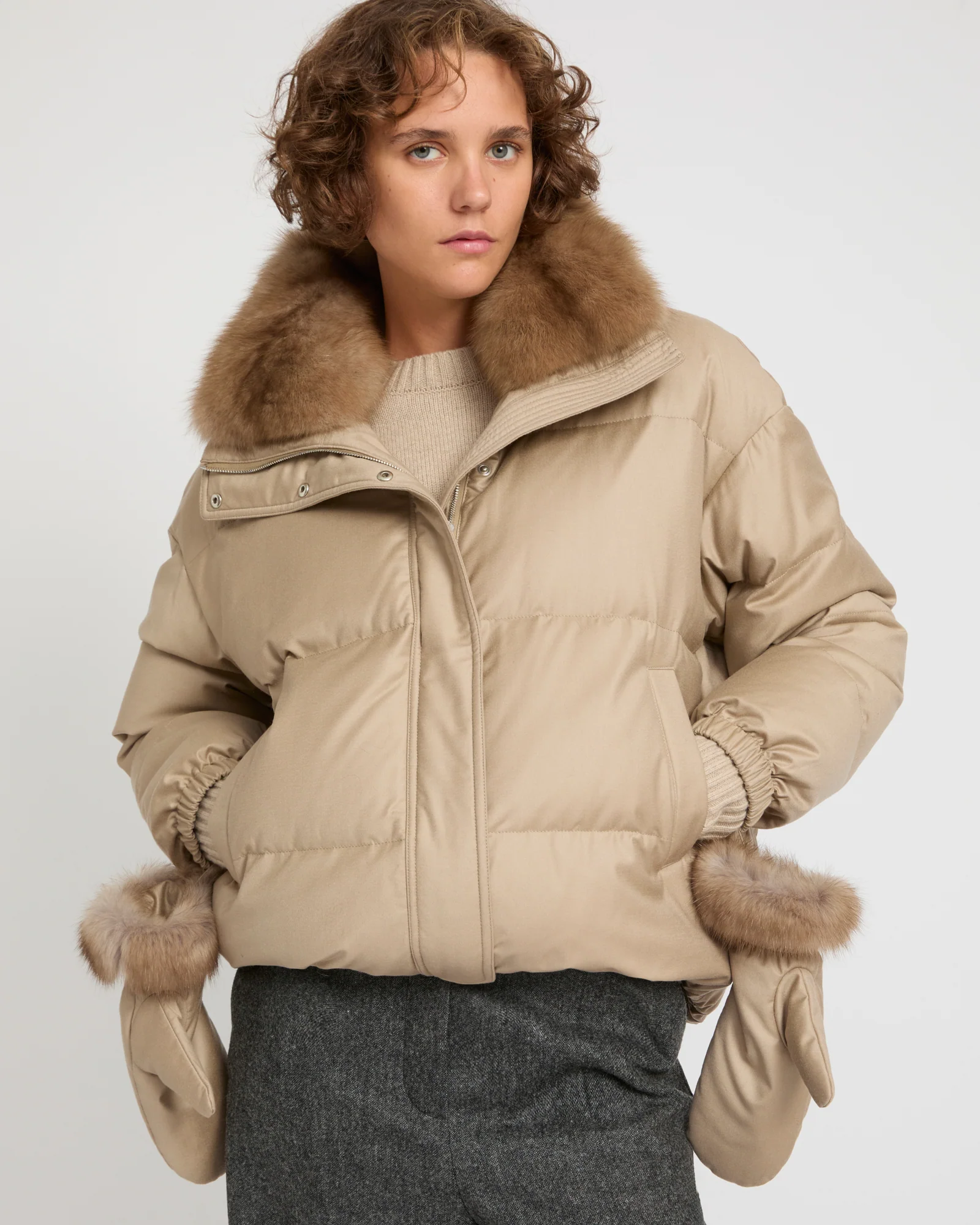 Doudoune courte en tissu flanelle Loro Piana avec col en fourrure de zibeline