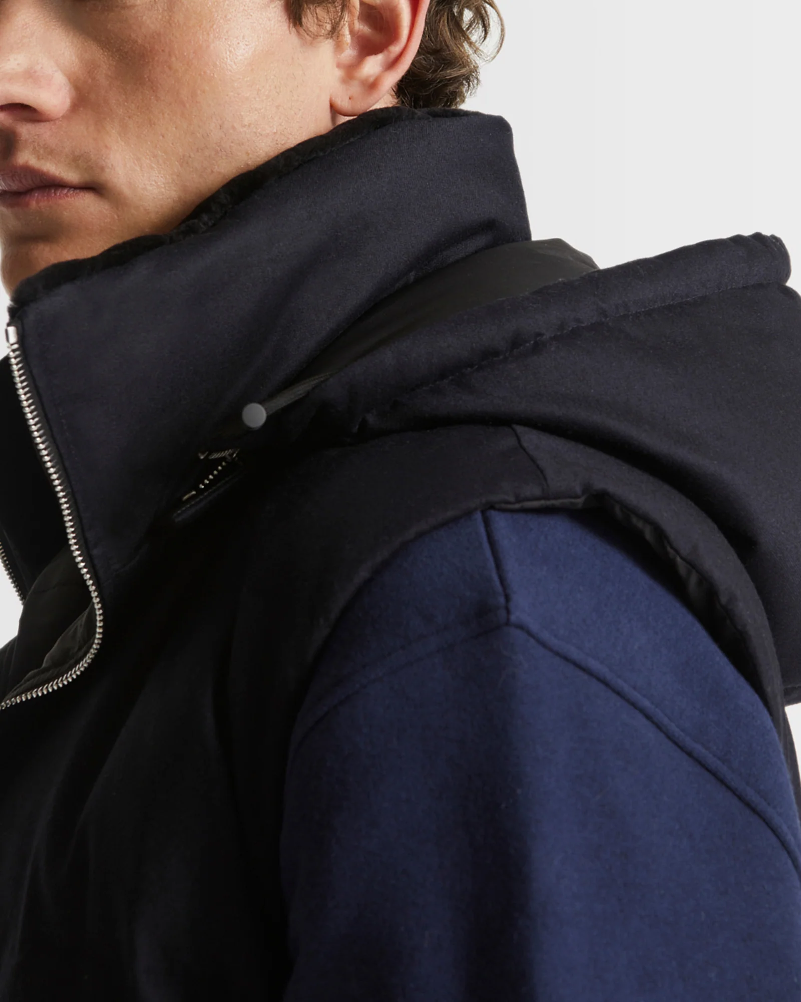 Gilet doudoune en tissu imperméable Loro Piana avec col en fourrure de vison - Image 4