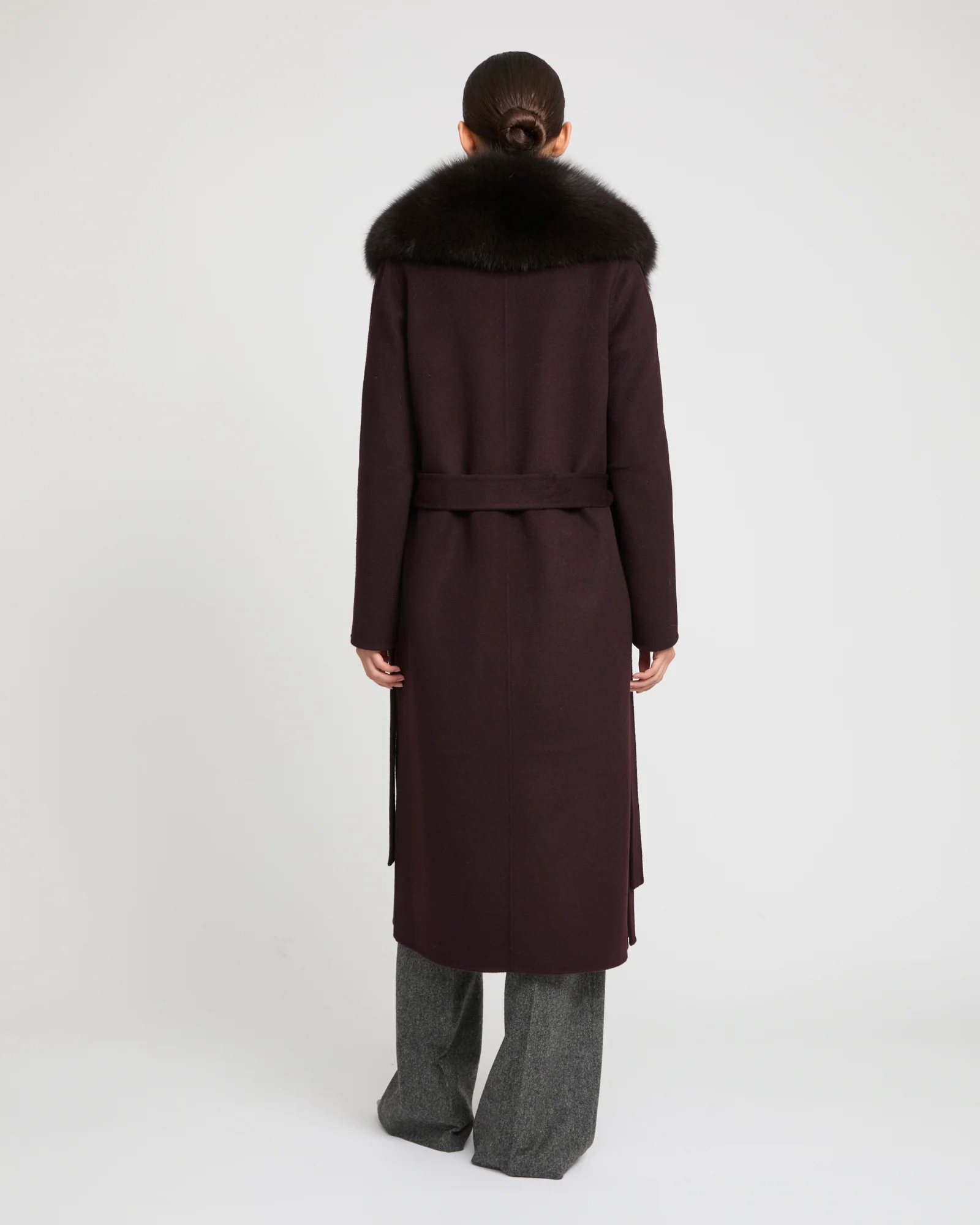 Manteau ceinturé en lainage cachemire avec col en fourrure de renard - Image 3