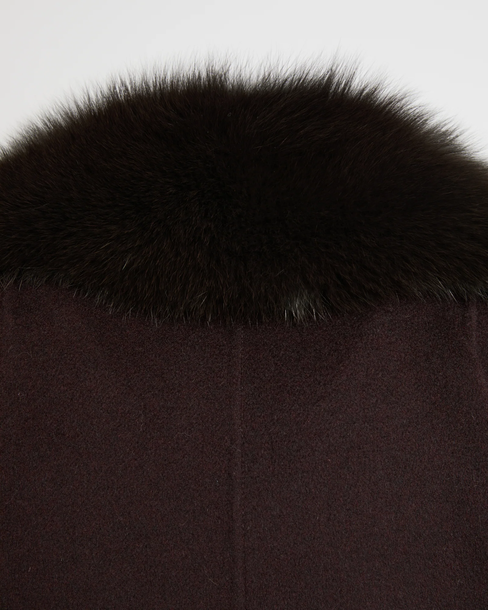 Manteau ceinturé en lainage cachemire avec col en fourrure de renard - Image 6