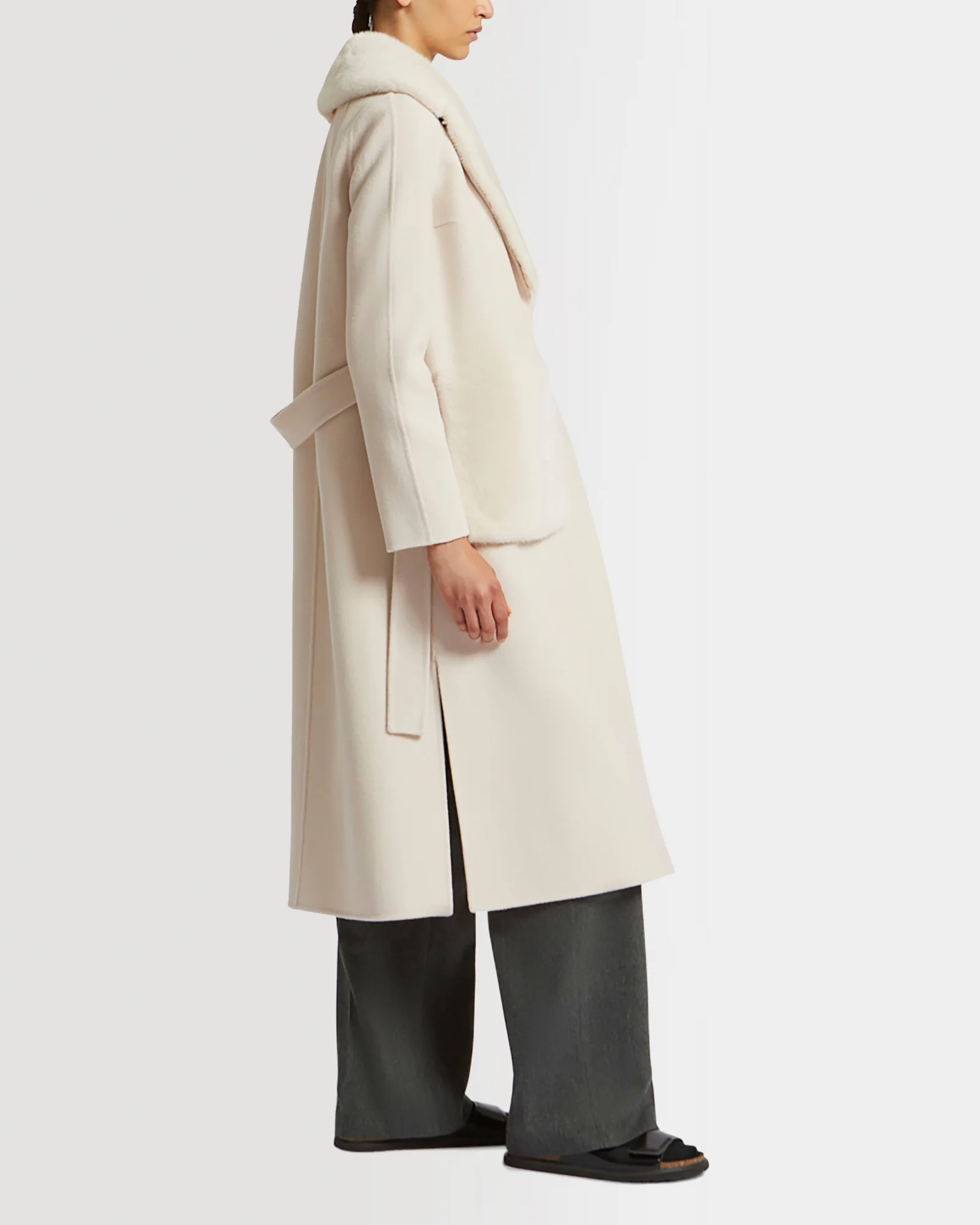 Manteau ceinturé en lainage cachemire avec col et sur-poches en fourrure de vison - Image 3