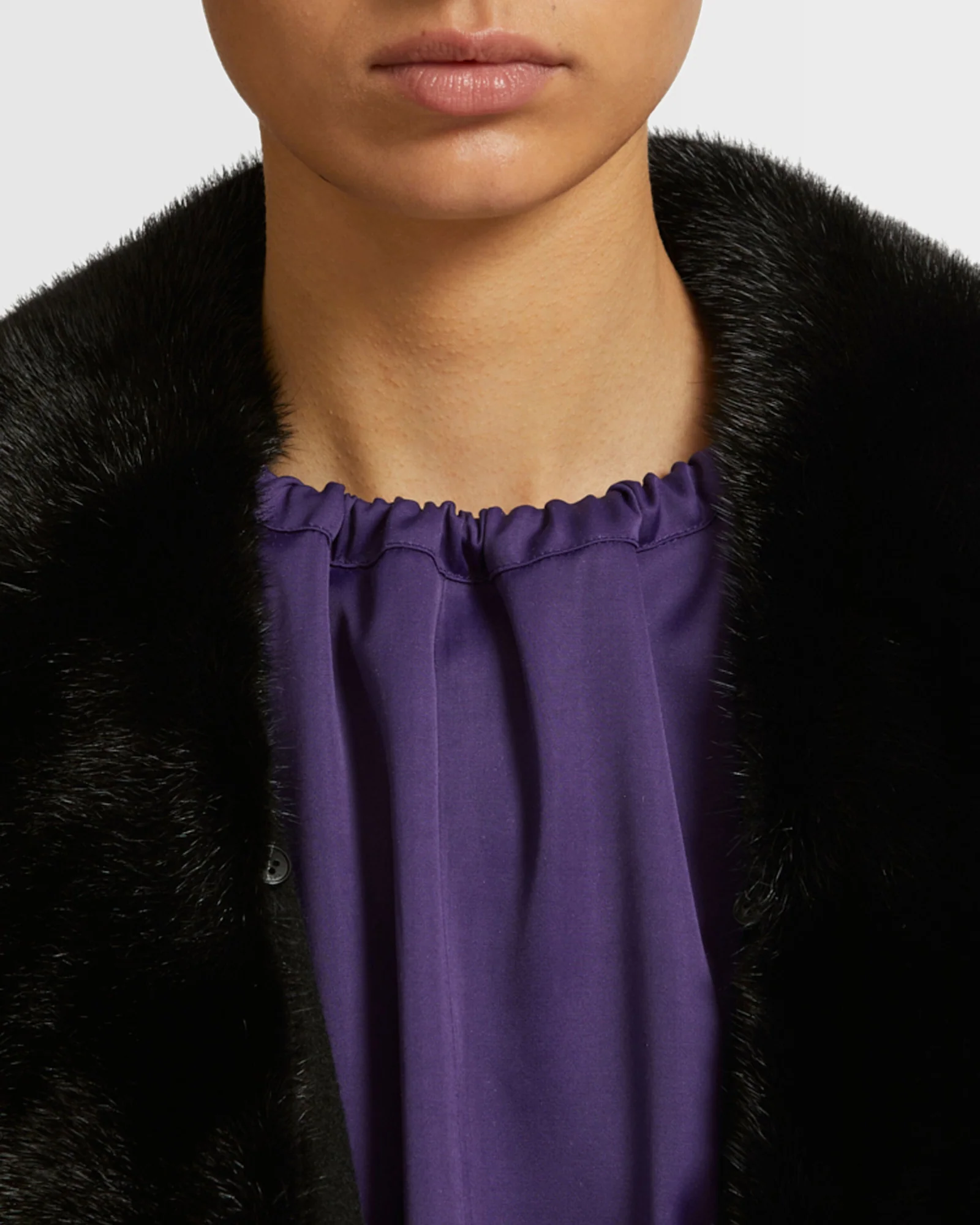 Manteau ceinturé en lainage cachemire avec col et sur-poches en fourrure de vison - Image 5