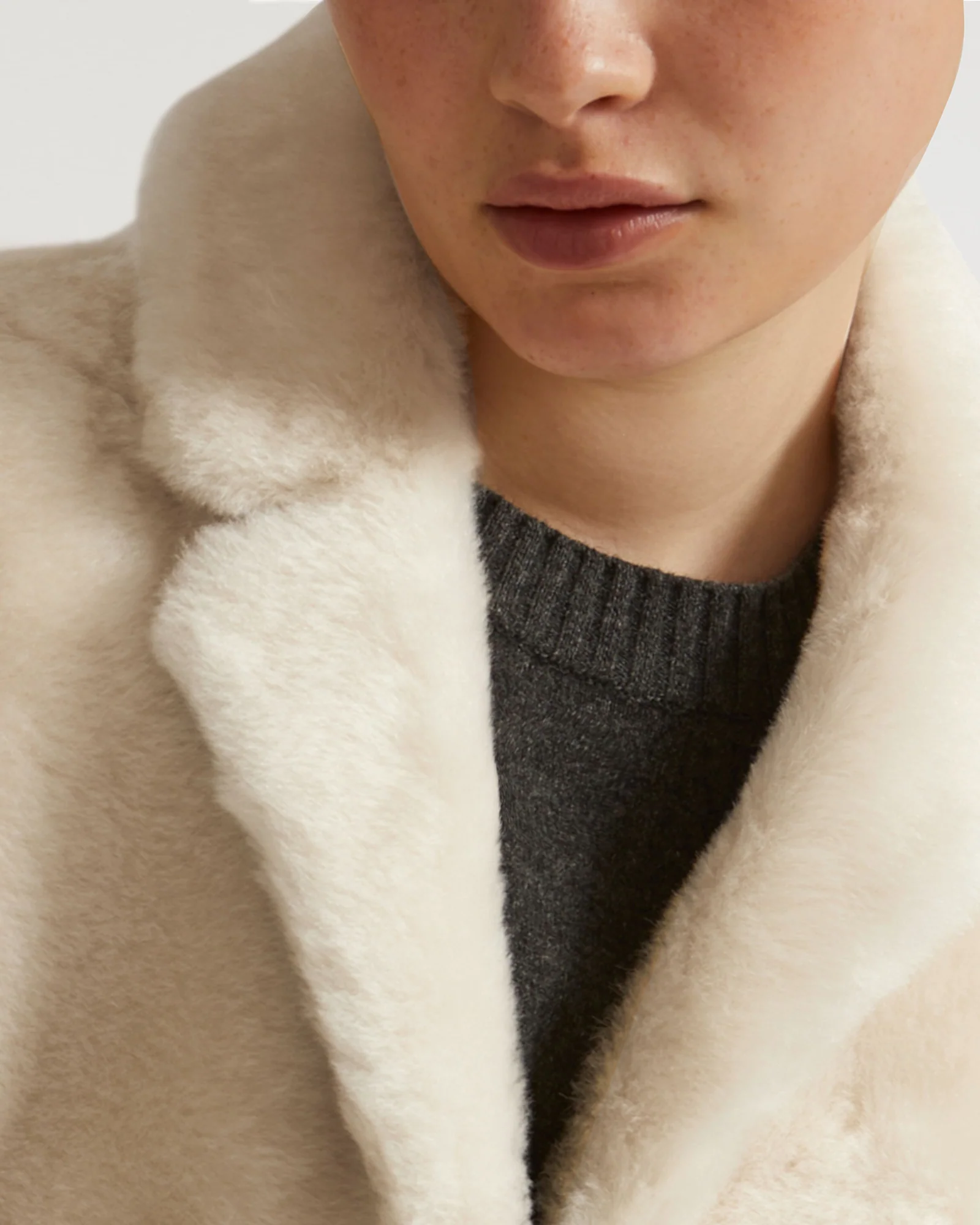 Manteau ceinturé en peau lainée - Image 4