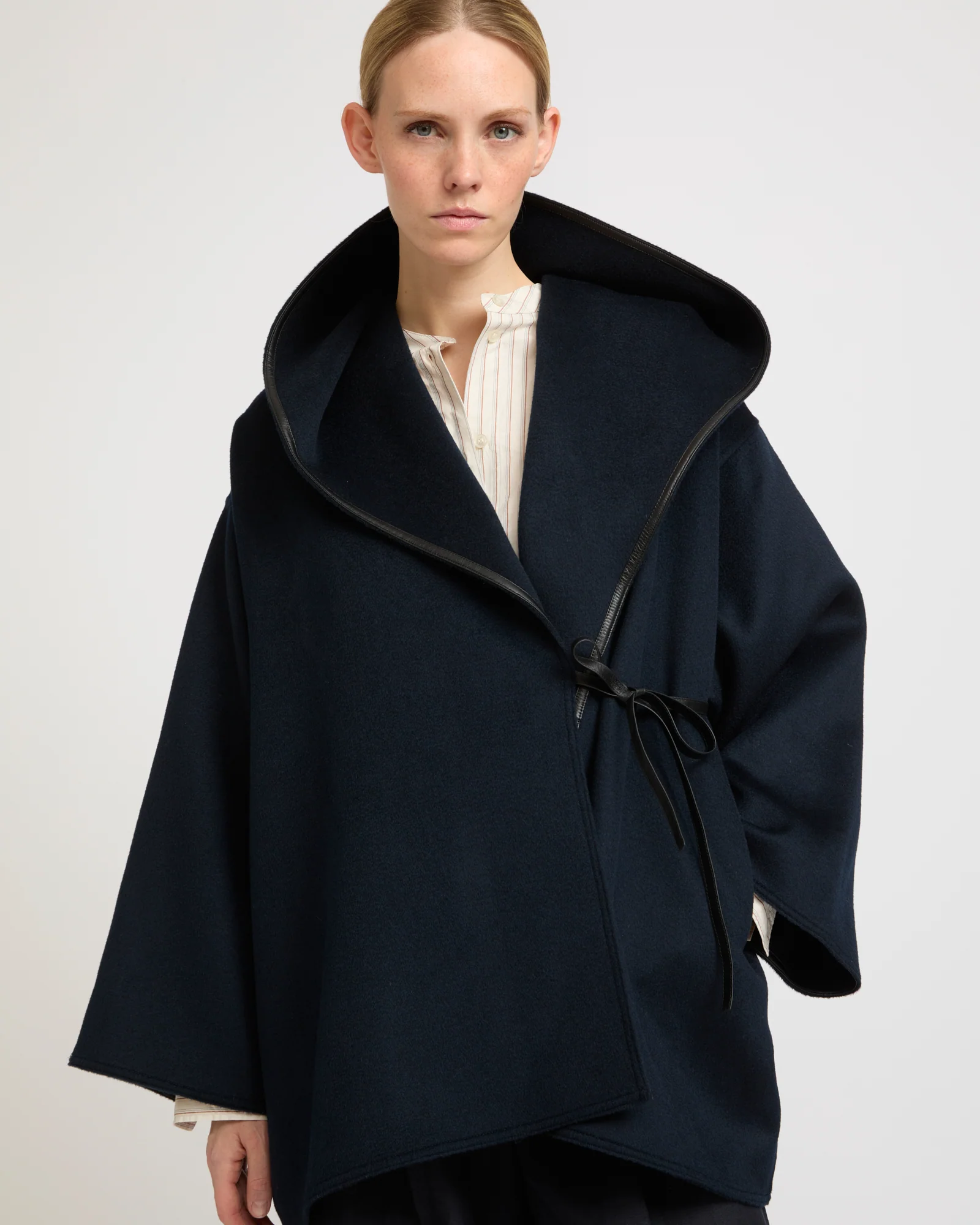 Manteau court oversize en lainage cachemire double face