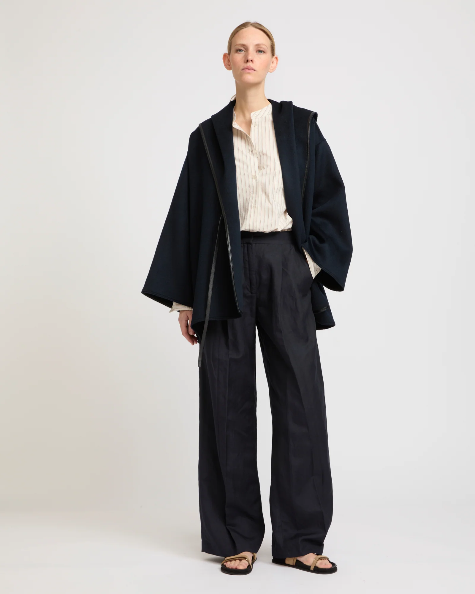 Manteau court oversize en lainage cachemire double face - Image 2