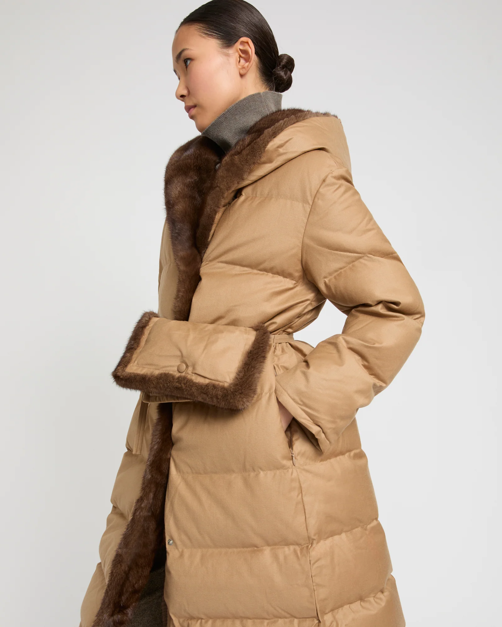 Manteau doudoune long ceinturé en tissu flanelle Loro Piana et fourrure de vison - Image 4