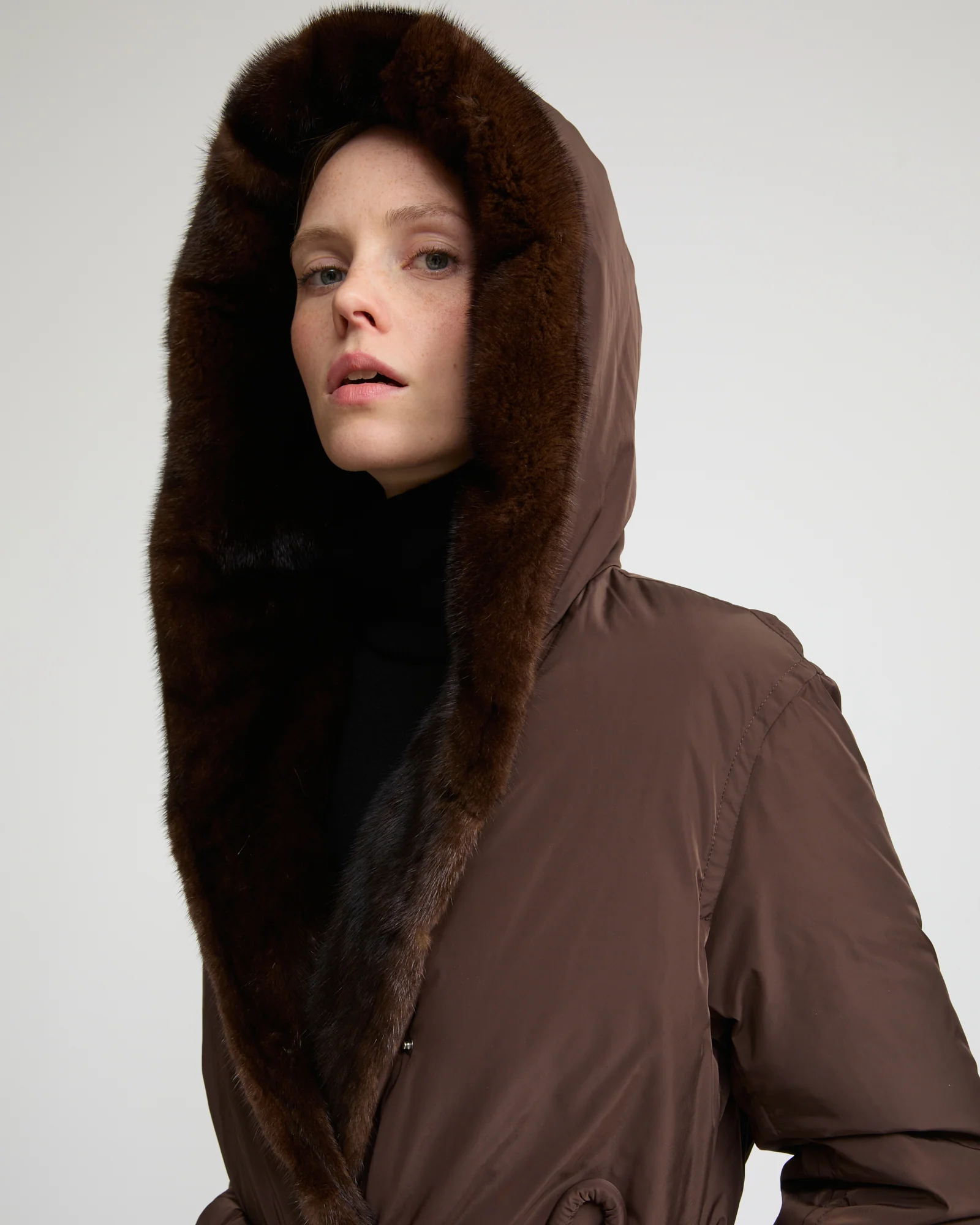 Manteau doudoune longue en tissu technique et fourrure de vison - Image 2
