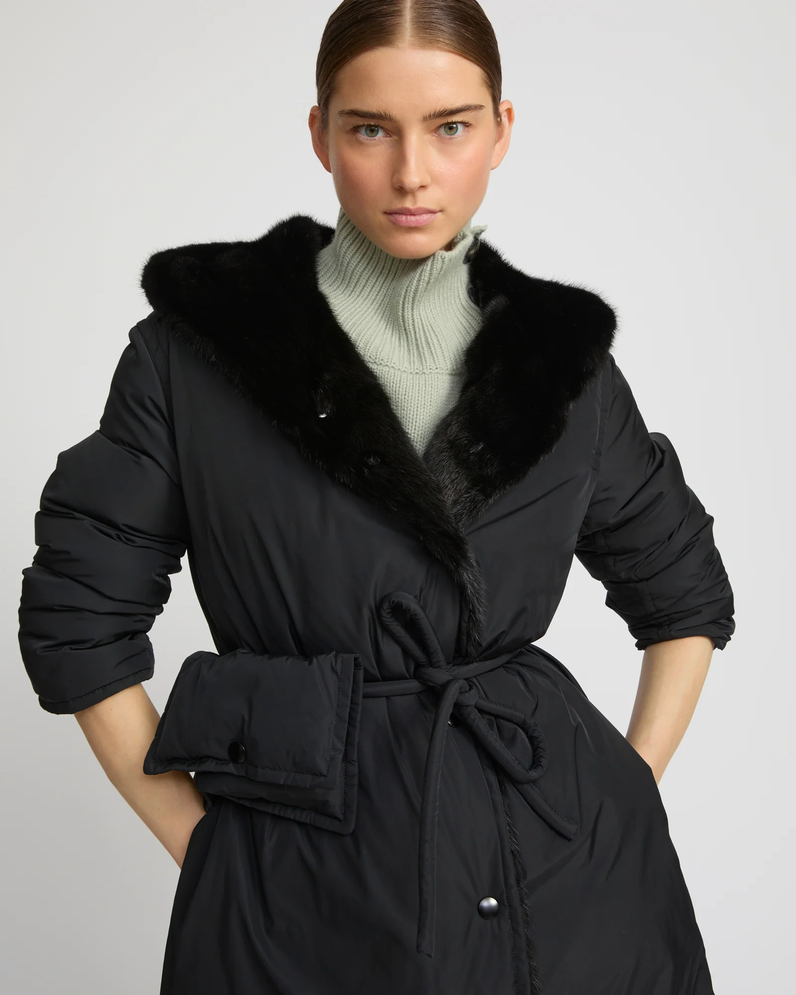 Manteau doudoune longue en tissu technique et fourrure de vison - Image 4