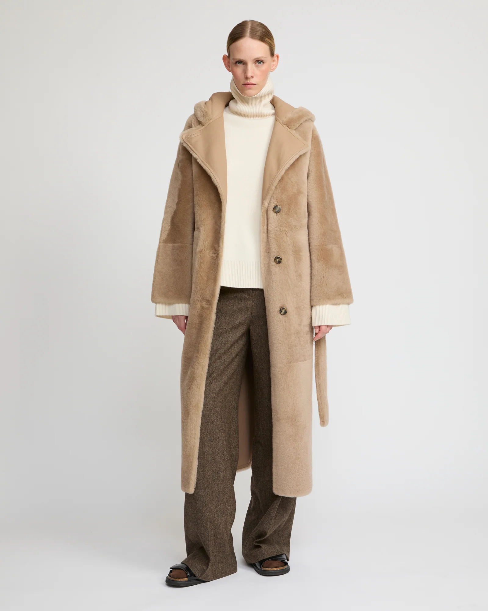 Manteau long à capuche en peau lainée d'agneau - Image 2