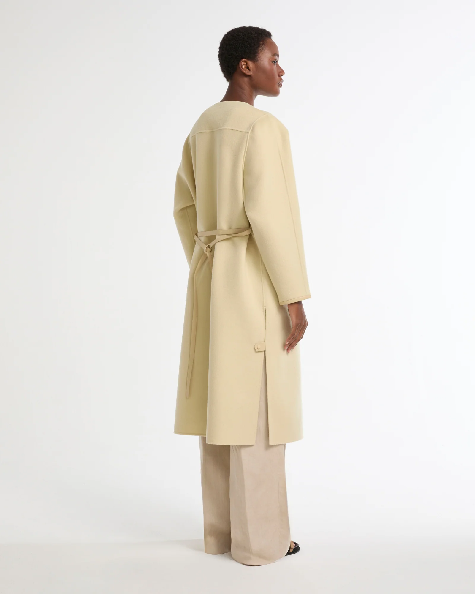 Manteau long ceinturé en lainage cachemire double face