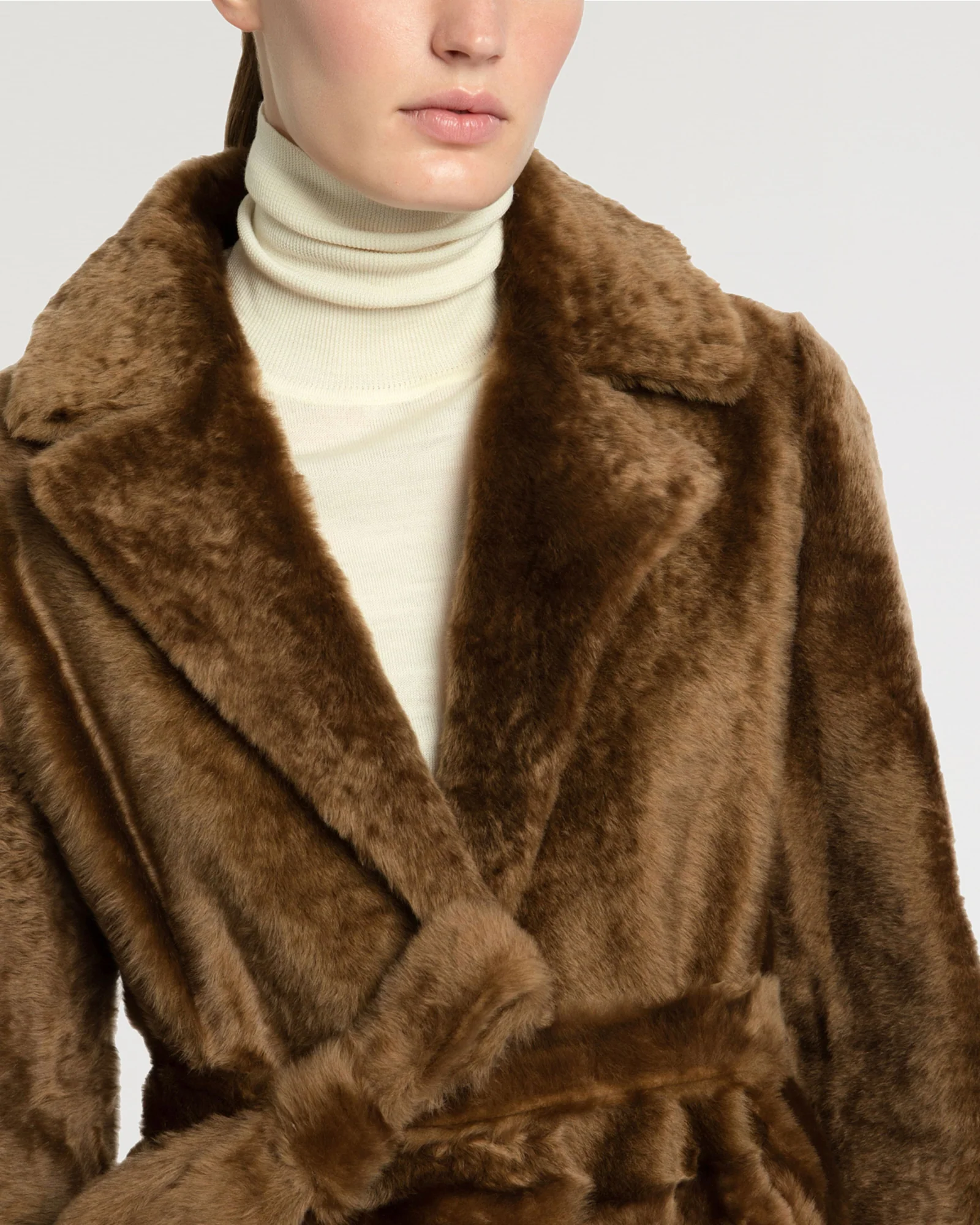 Manteau long ceinturé en peau lainée réversible - Image 3