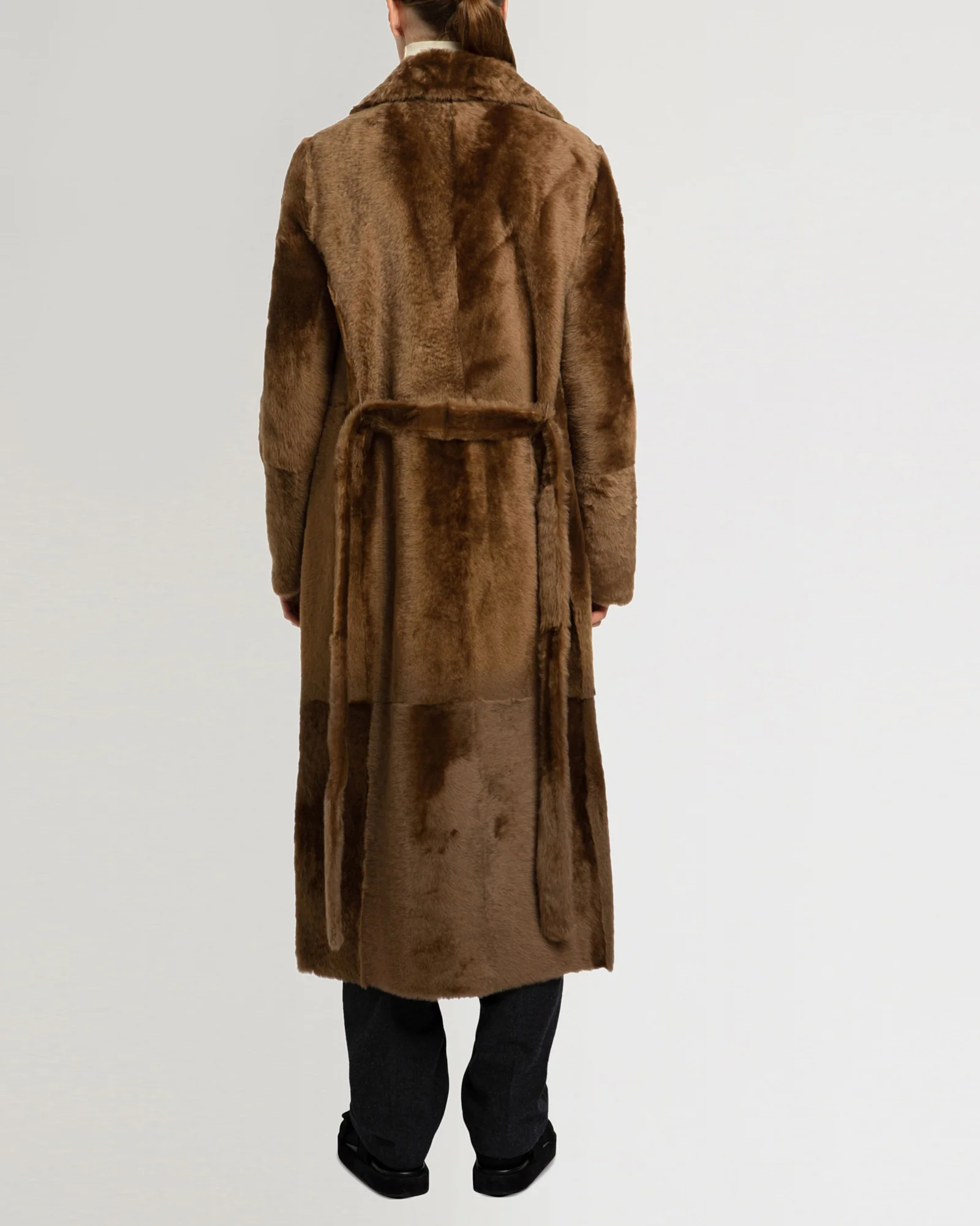 Manteau long ceinturé en peau lainée réversible - Image 4