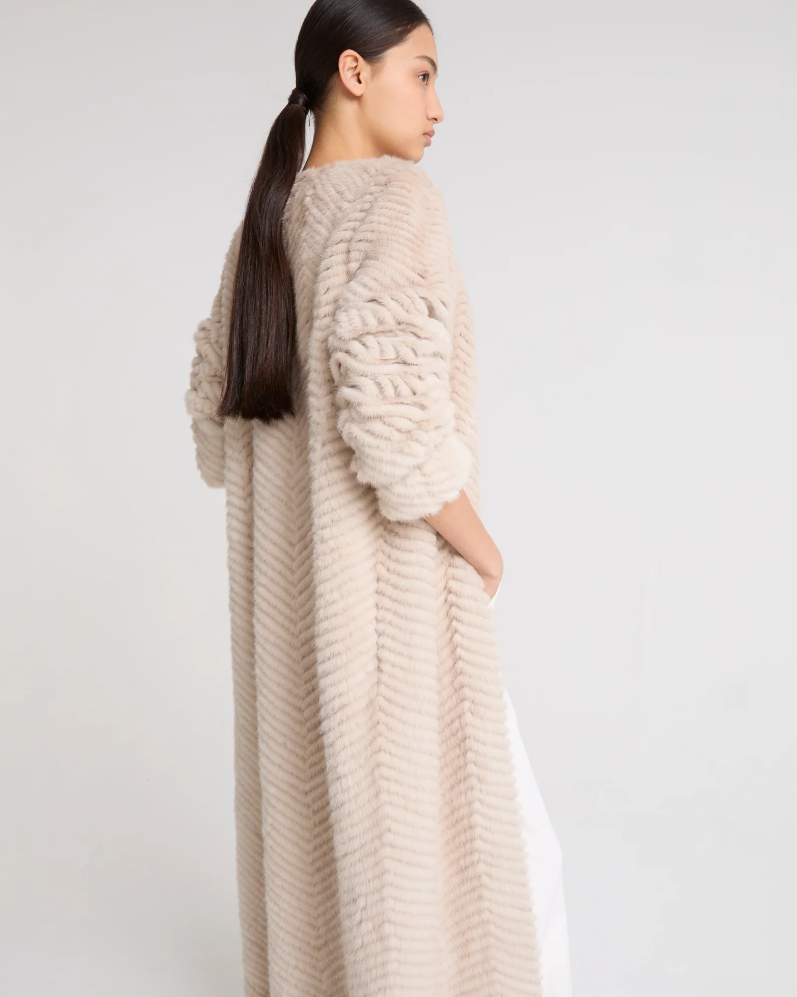 Manteau long en fourrure de vison et maille - Image 4