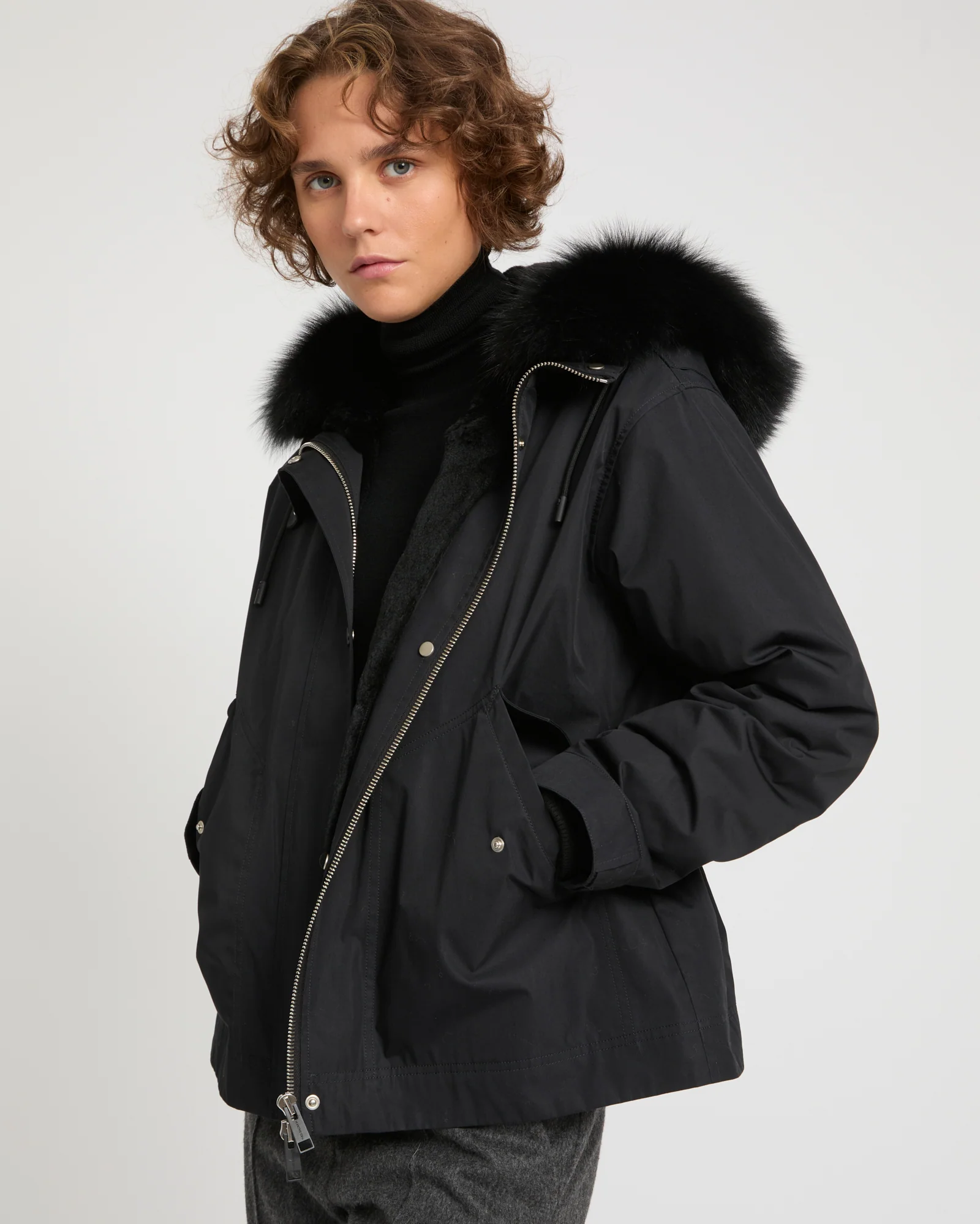 Parka courte en coton imperméable avec fourrure de renard et lapin