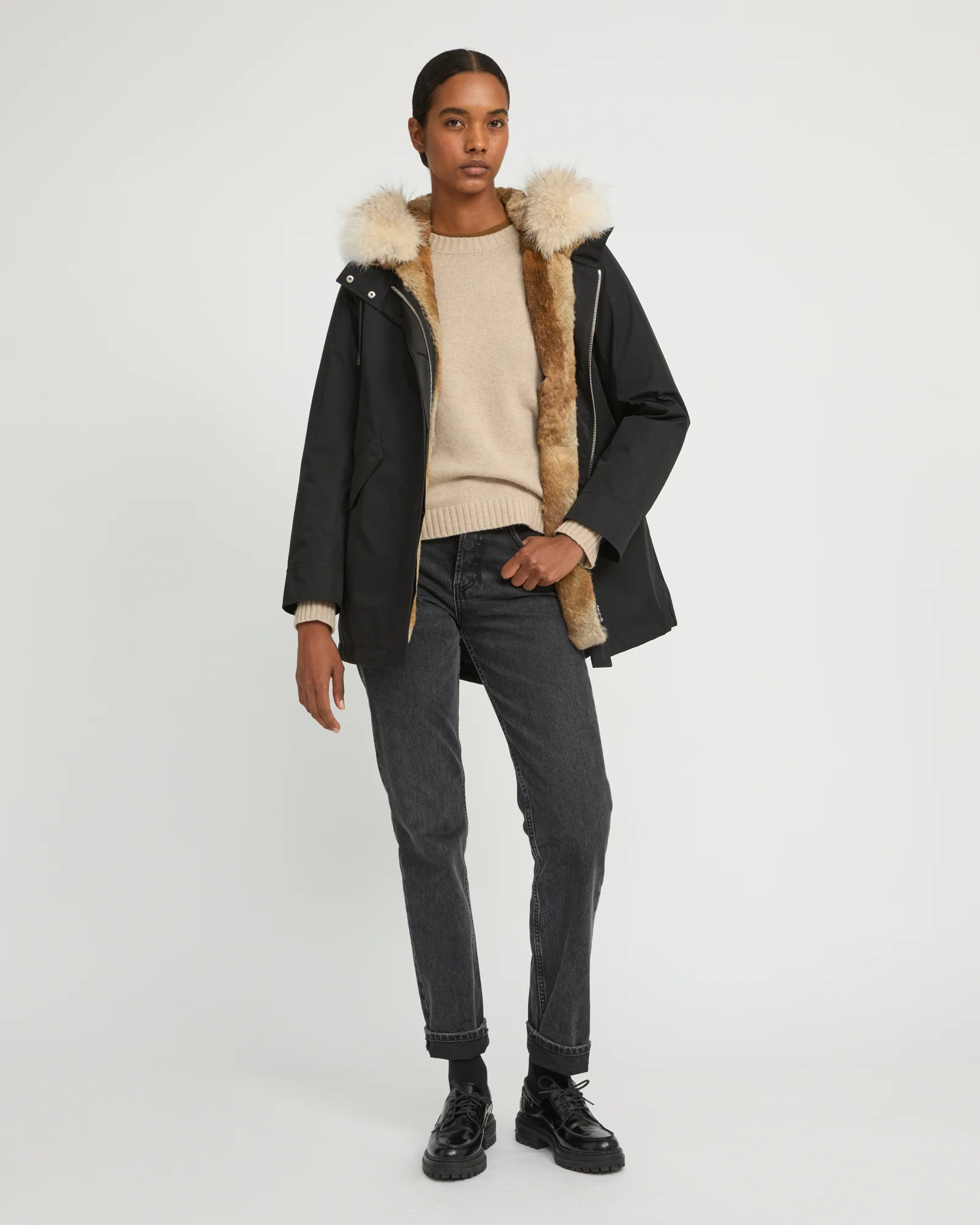 Parka courte tissu technique, fourrure de coyote et de lapin