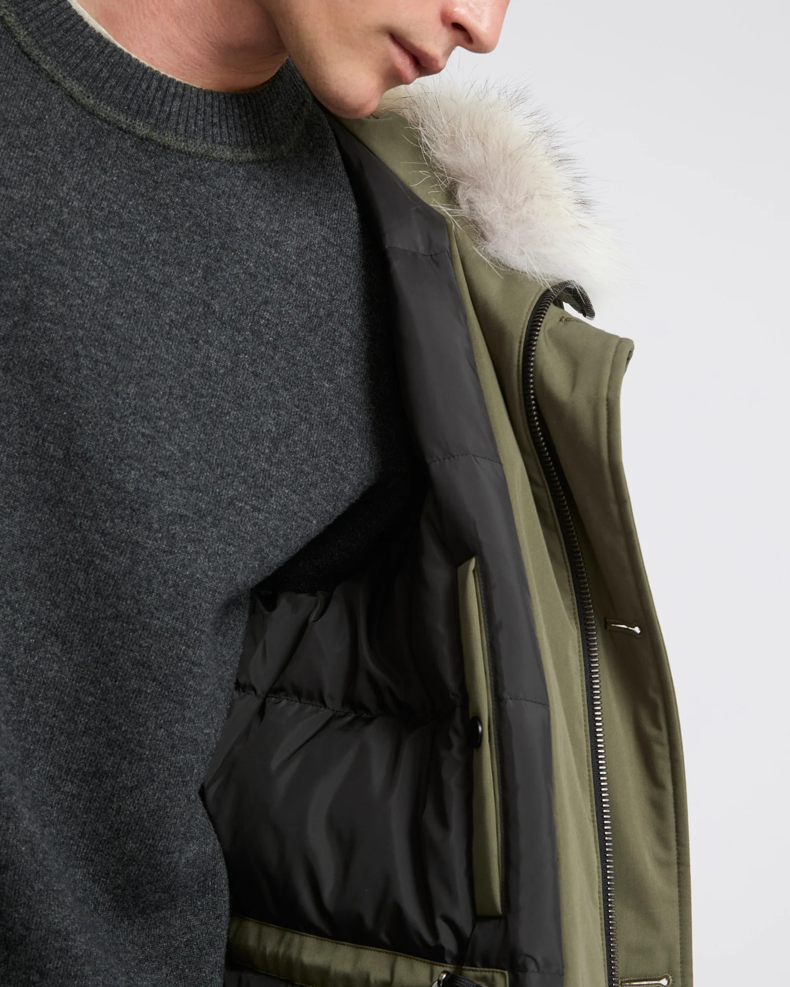 Parka iconique en coton mélangé imperméable et fourrure de coyote - Image 3