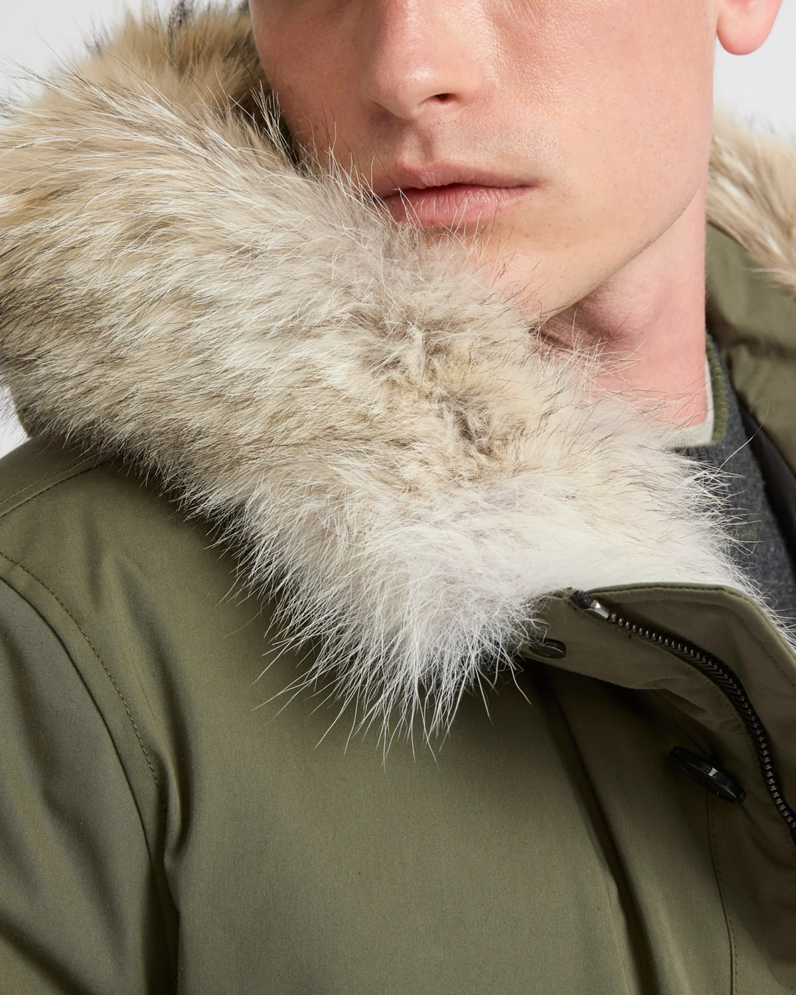 Parka iconique en coton mélangé imperméable et fourrure de coyote - Image 4