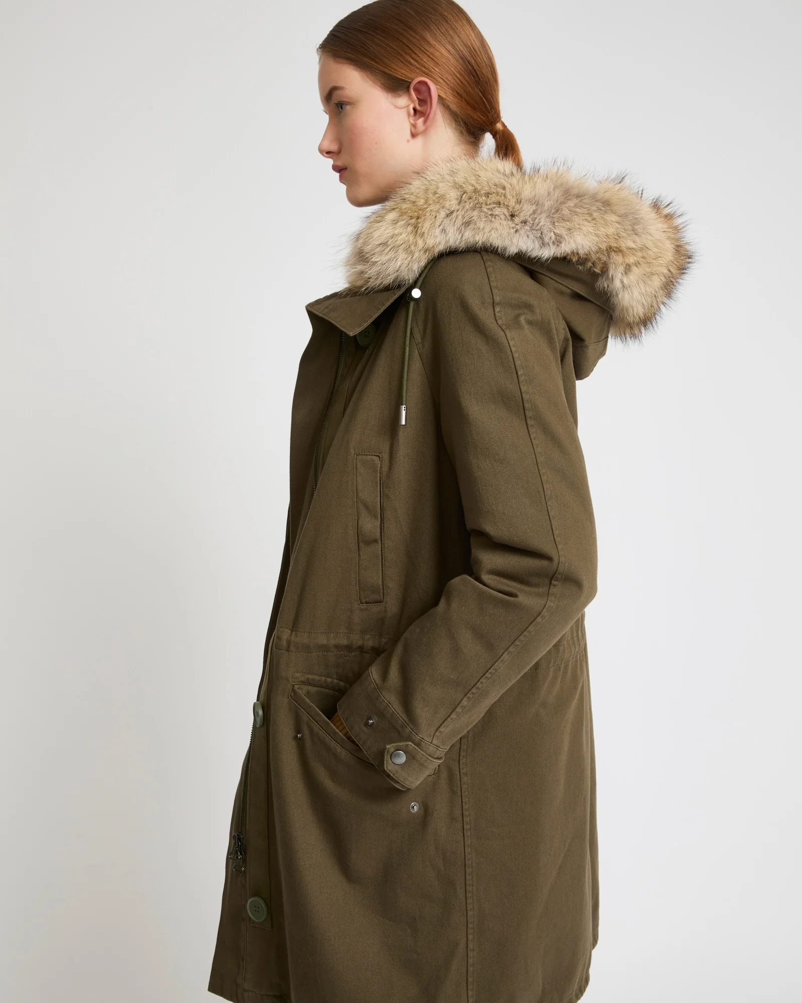 Parka iconique longue en gabardine de coton avec fourrure de coyote et lapin - Image 4