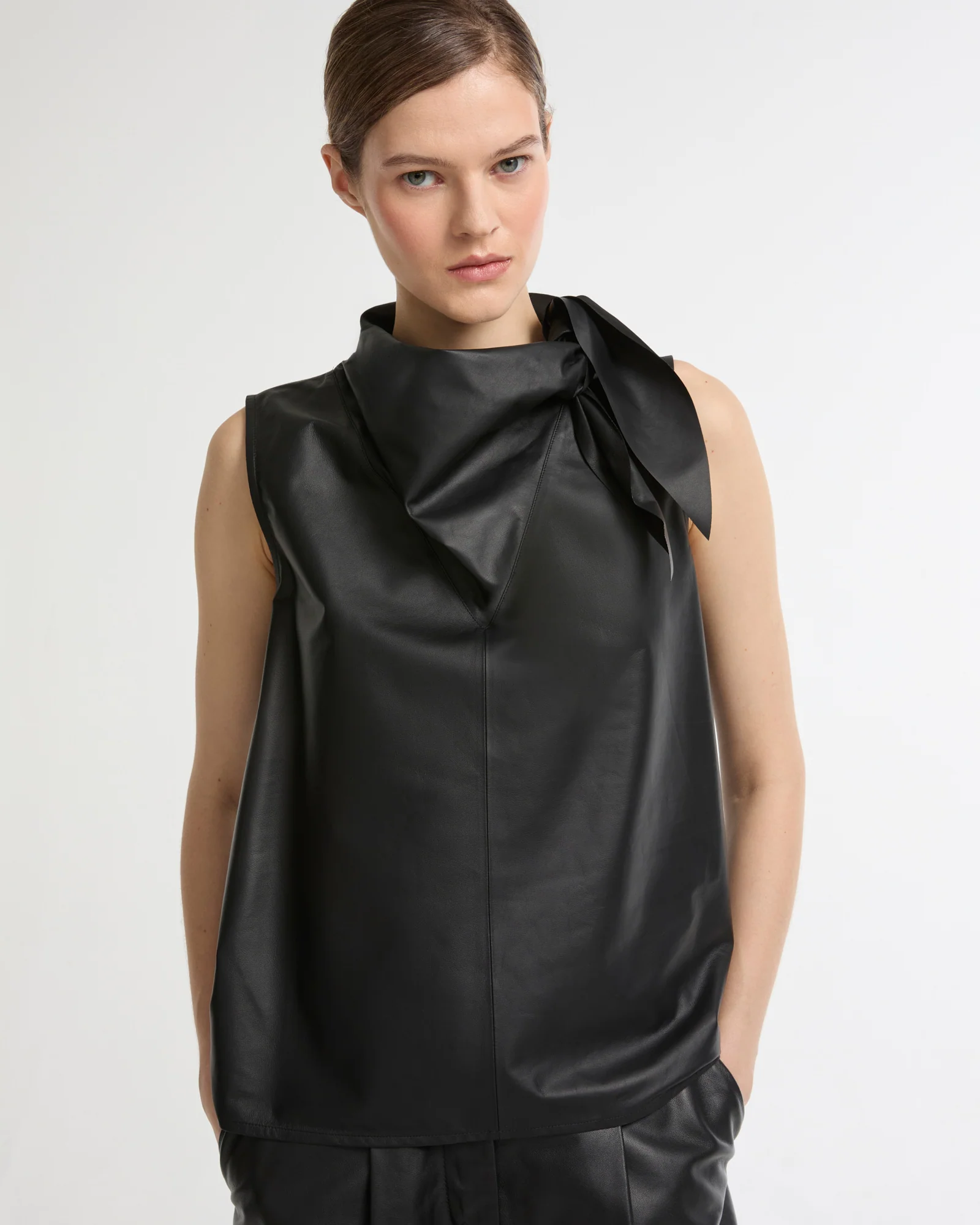 Top drapé en cuir d'agneau