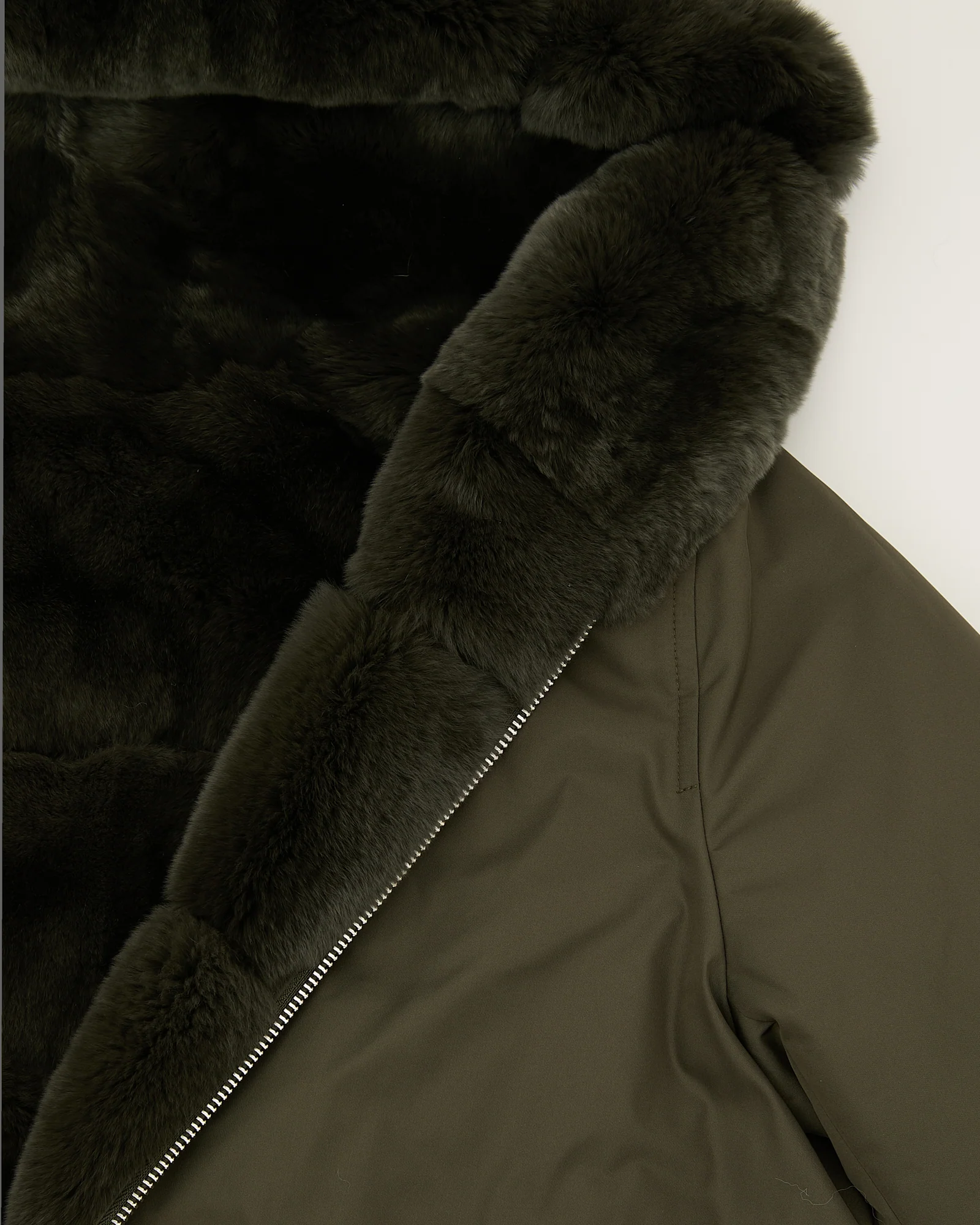 Veste à capuche en fourrure de lapin rex réversible tissu technique - Image 8