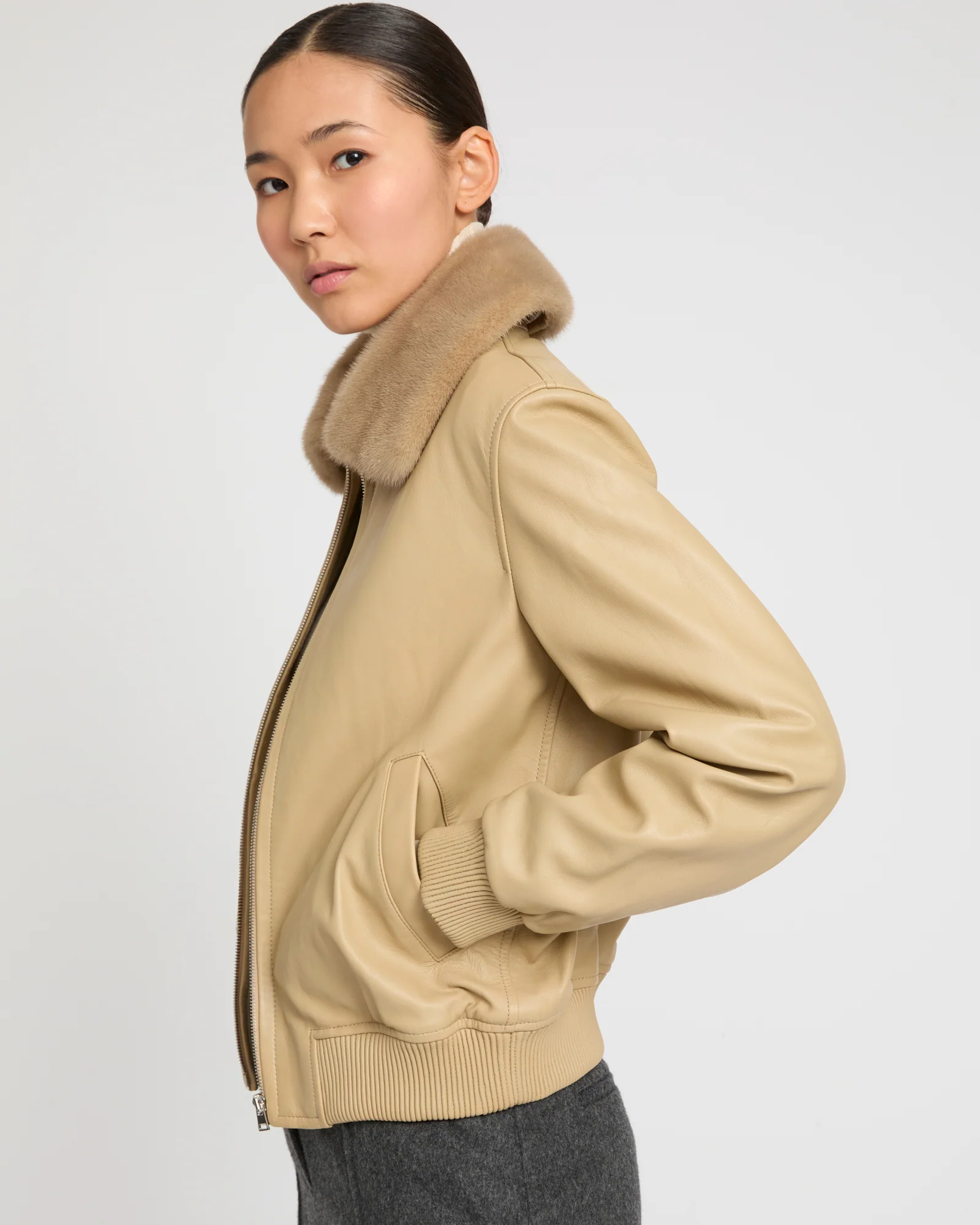 Veste bomber en cuir d'agneau avec col amovible en fourrure de vison - Image 2