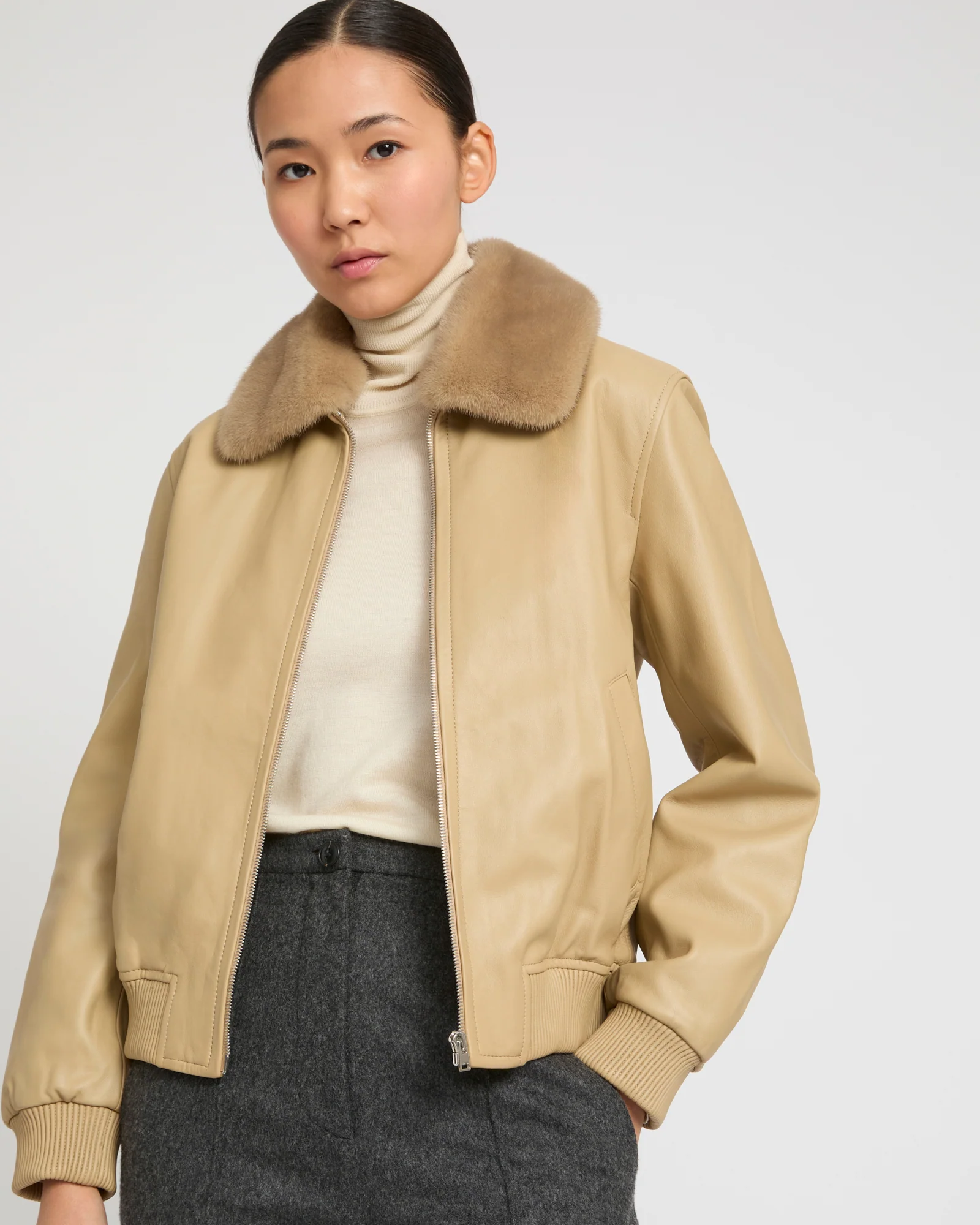 Veste bomber en cuir d'agneau avec col amovible en fourrure de vison - Image 4