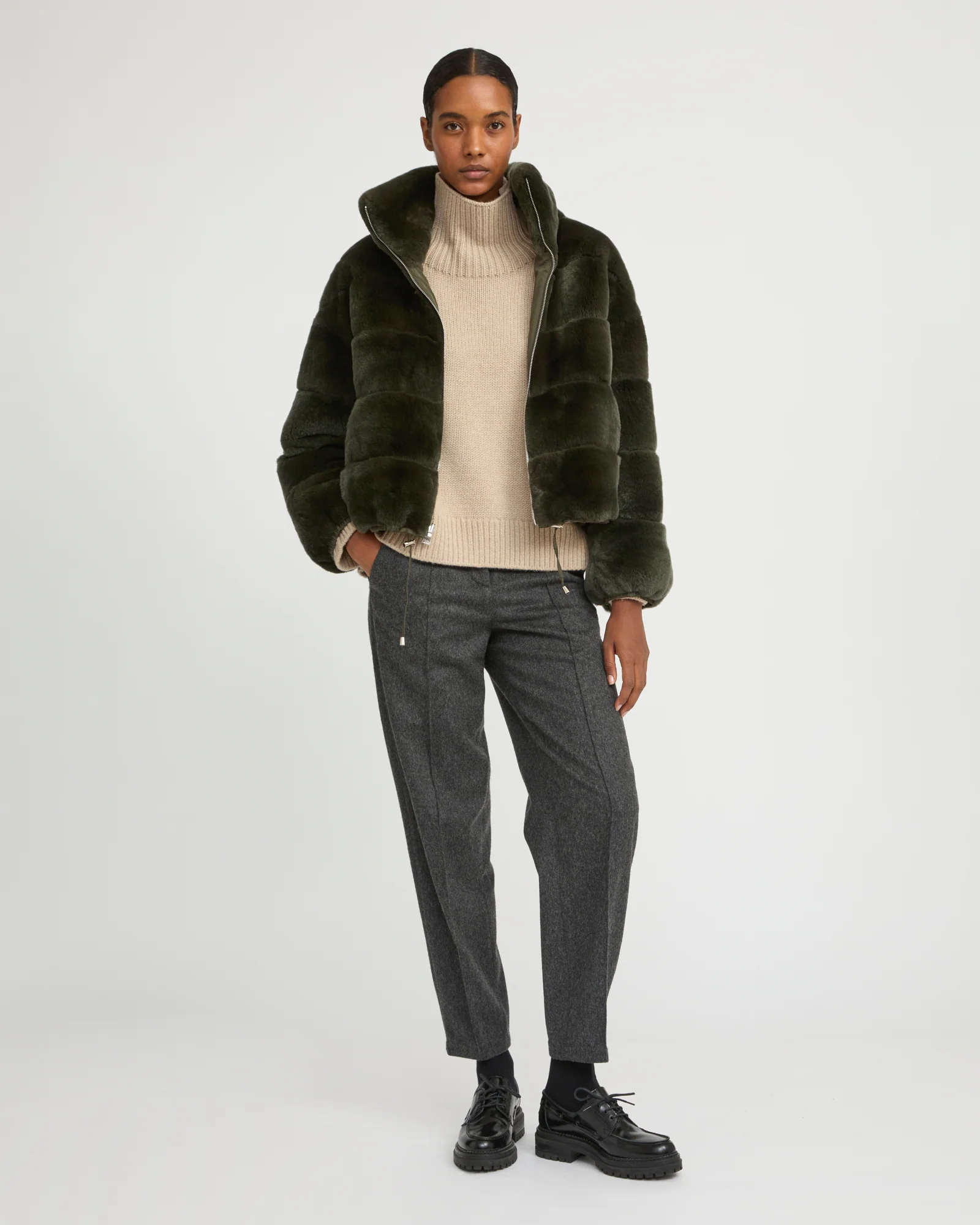 Veste boxy en fourrure de lapin rex réversible et tissu technique - Image 4