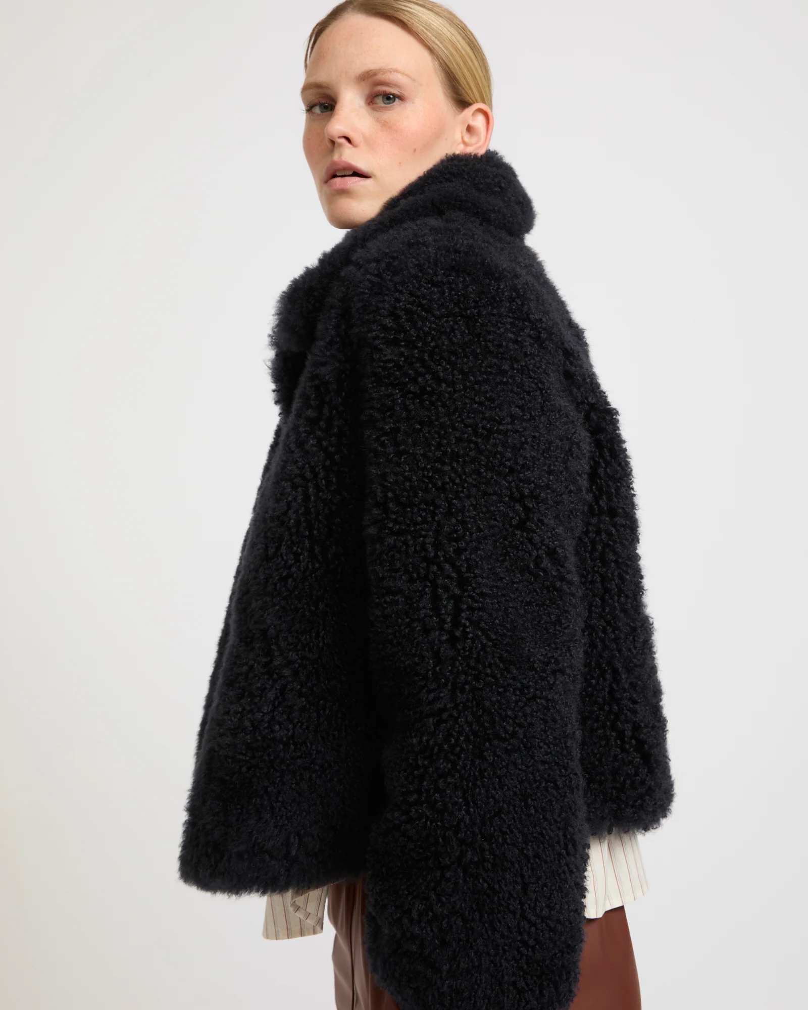 Blouson en lainage cachemire et peau lainée d'agneau long poil