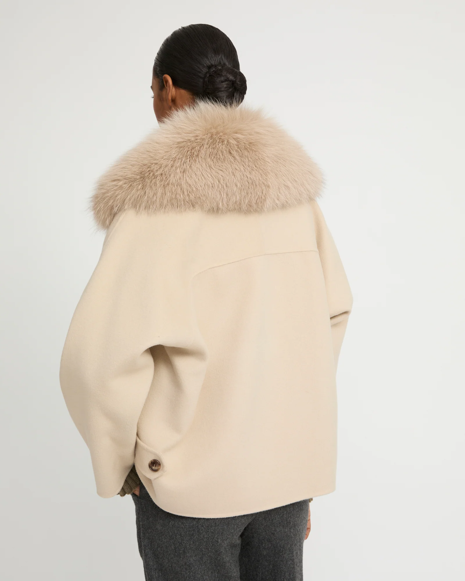 Veste caban en lainage cachemire et col amovible en fourrure de renard - Image 4