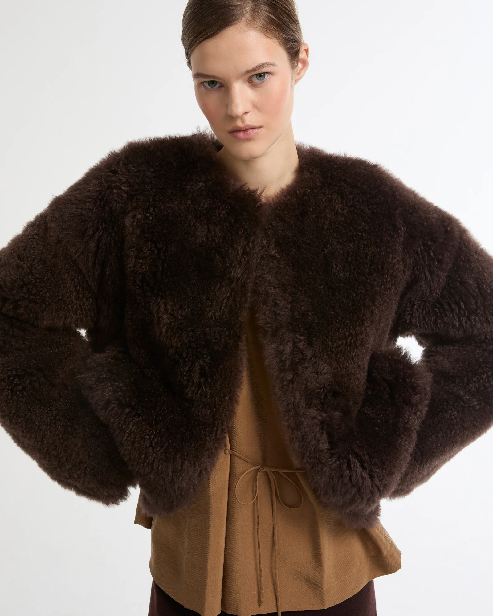 Veste courte en agneau long poil et maille mérinos