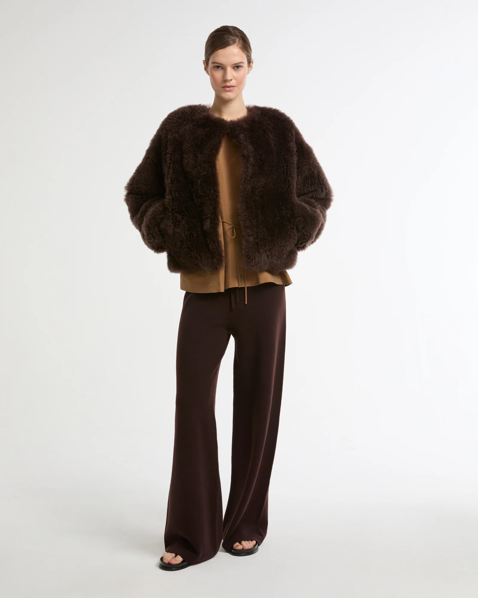 Veste courte en agneau long poil et maille mérinos - Image 2