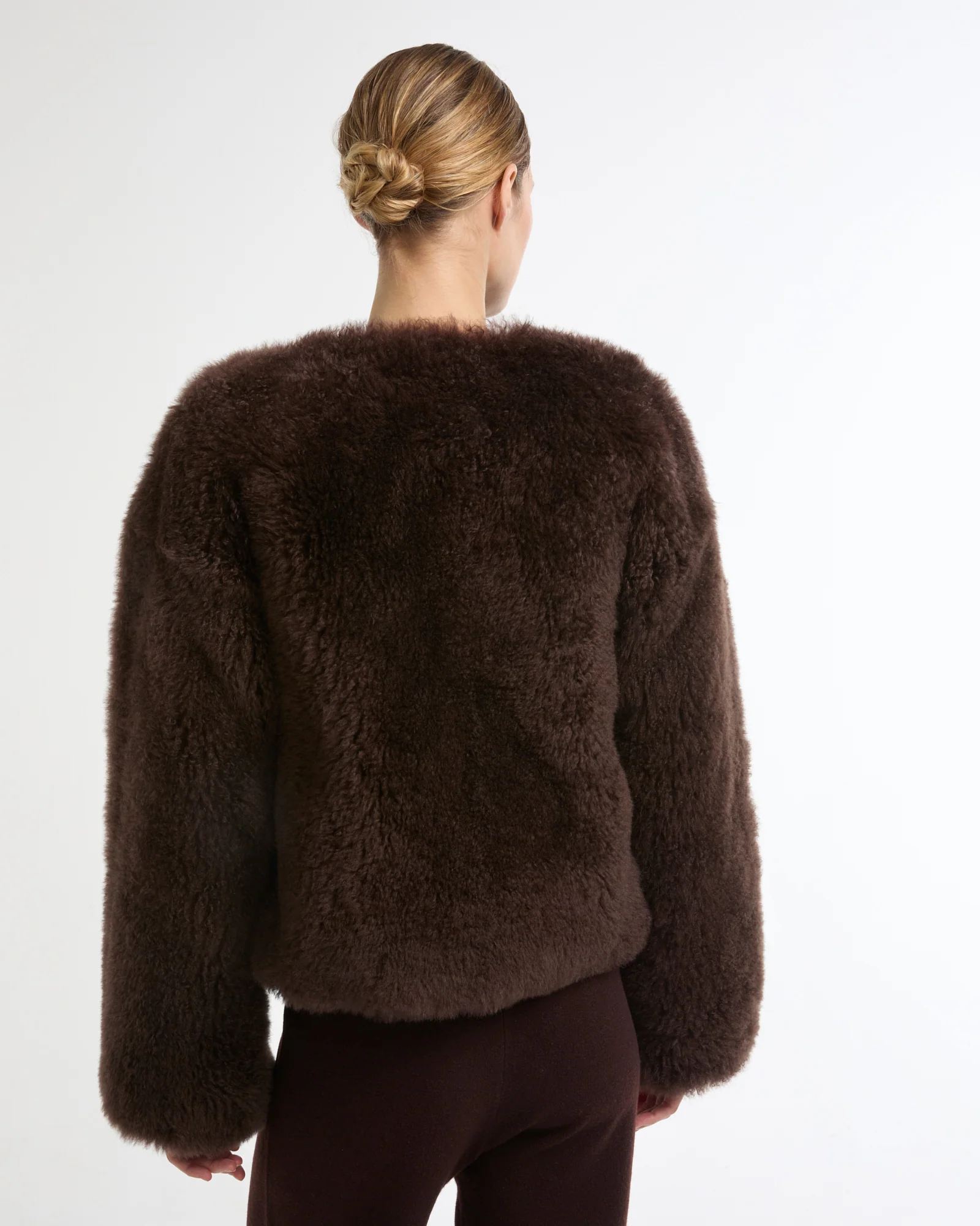 Veste courte en agneau long poil et maille mérinos - Image 4