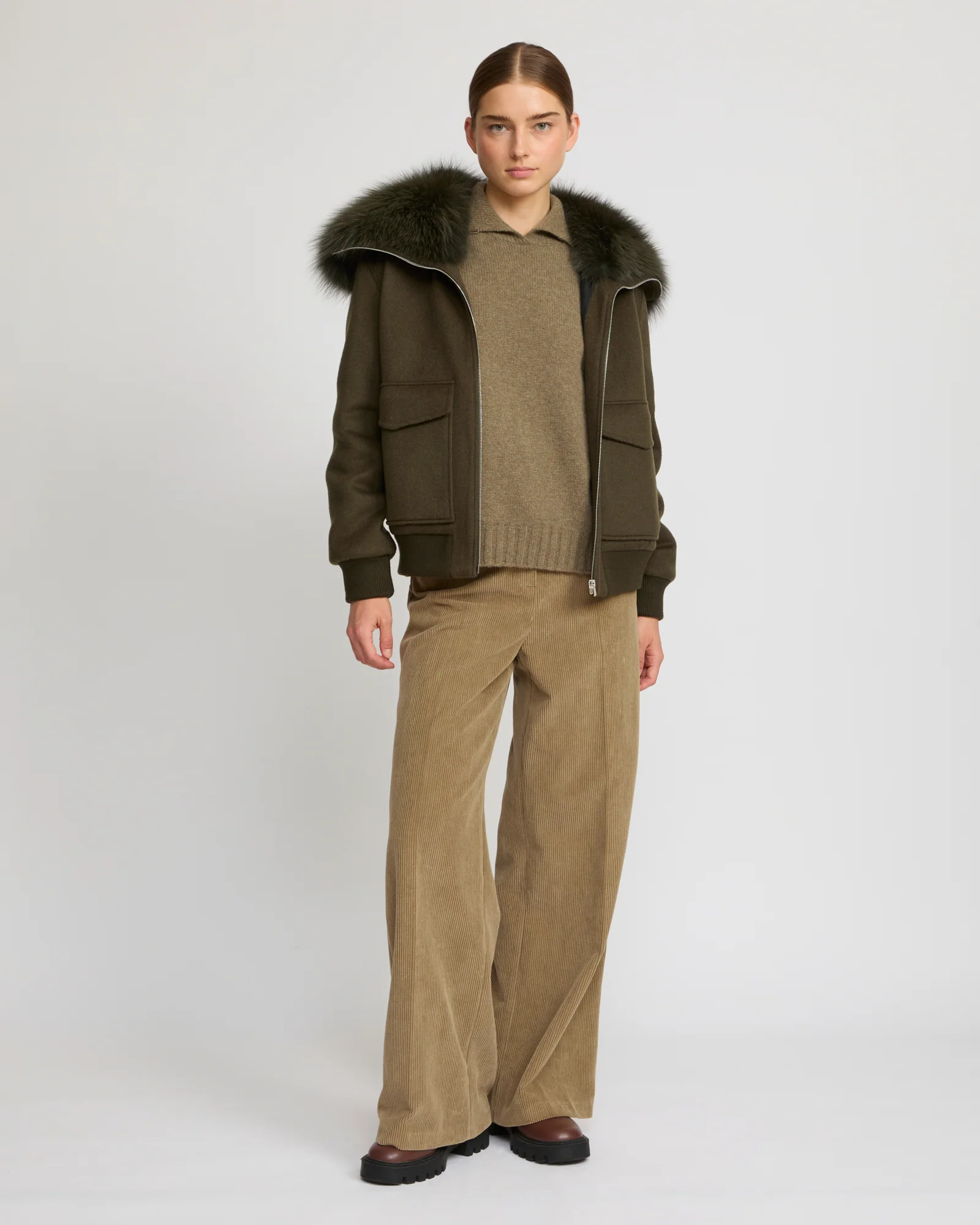 Veste courte en lainage cachemire avec col en fourrure de renard - Image 2