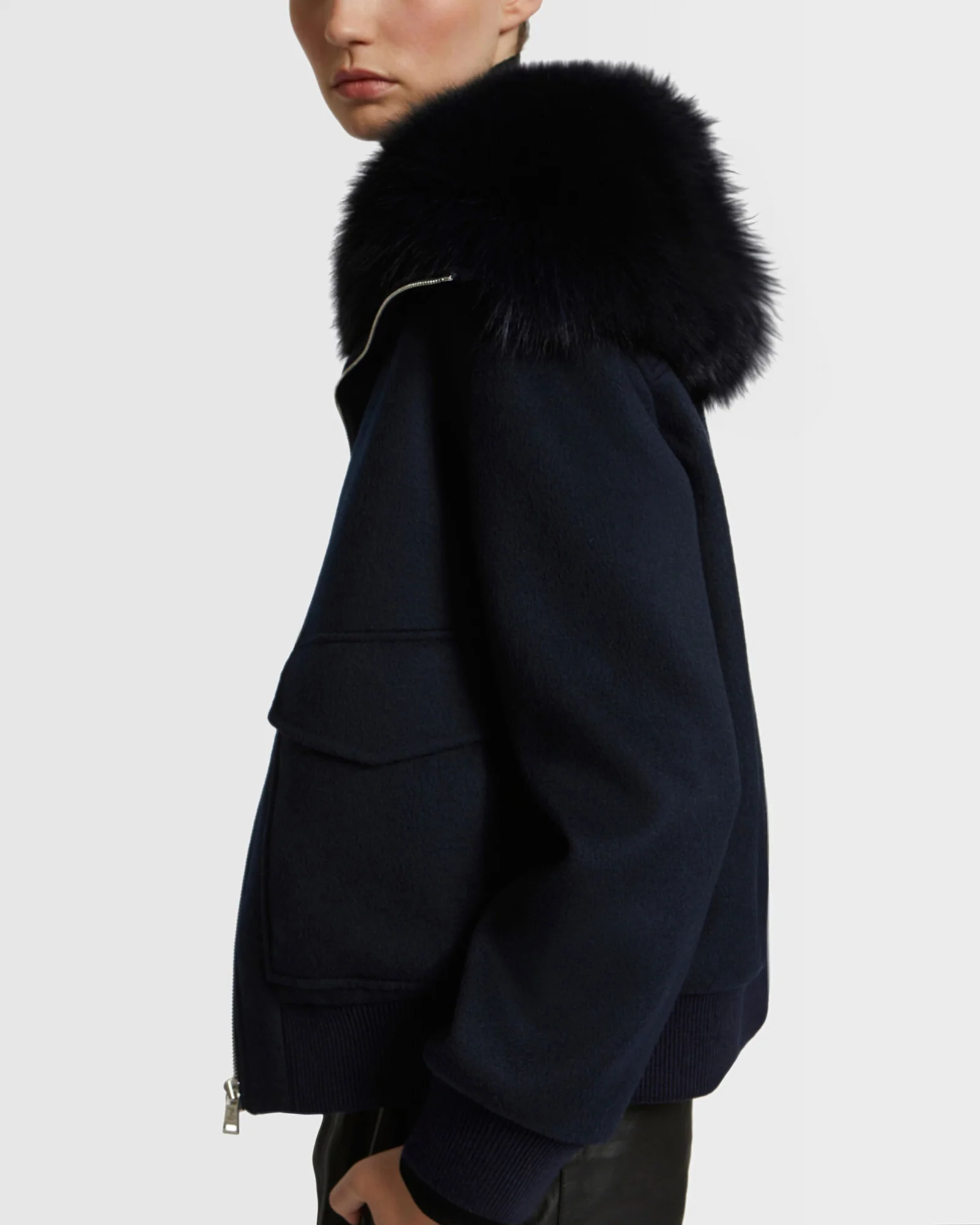 Veste courte en lainage cachemire avec col en fourrure de renard - Image 2