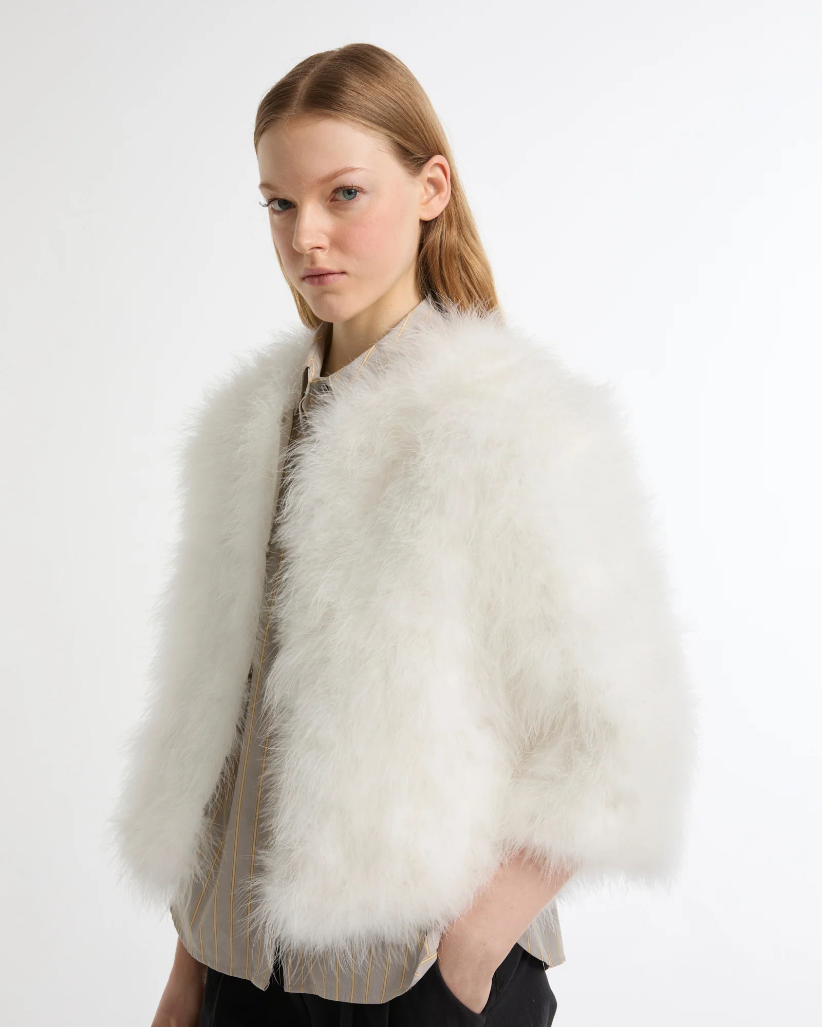 Veste courte en plumes