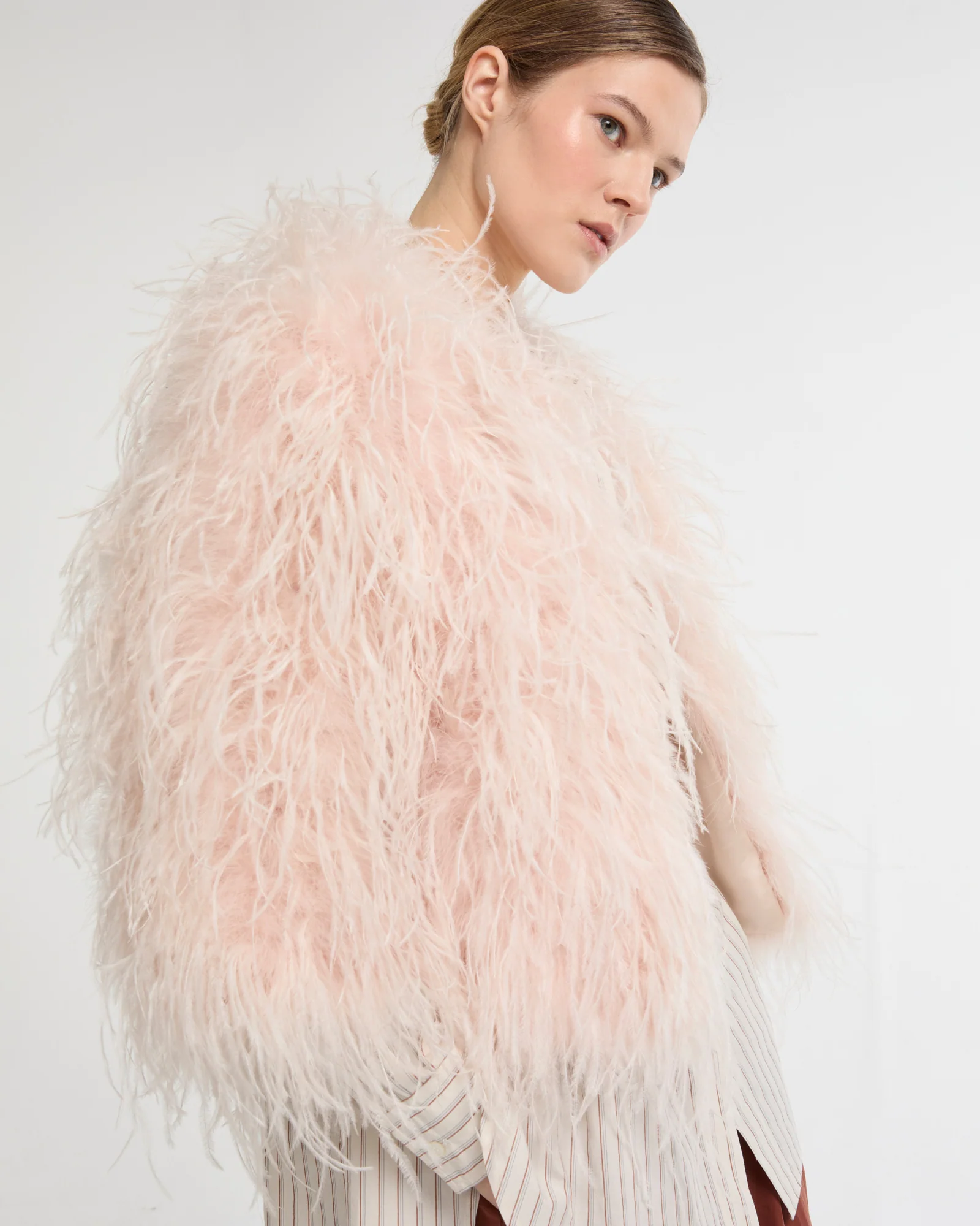 Veste courte en plumes d'autruche - Image 2