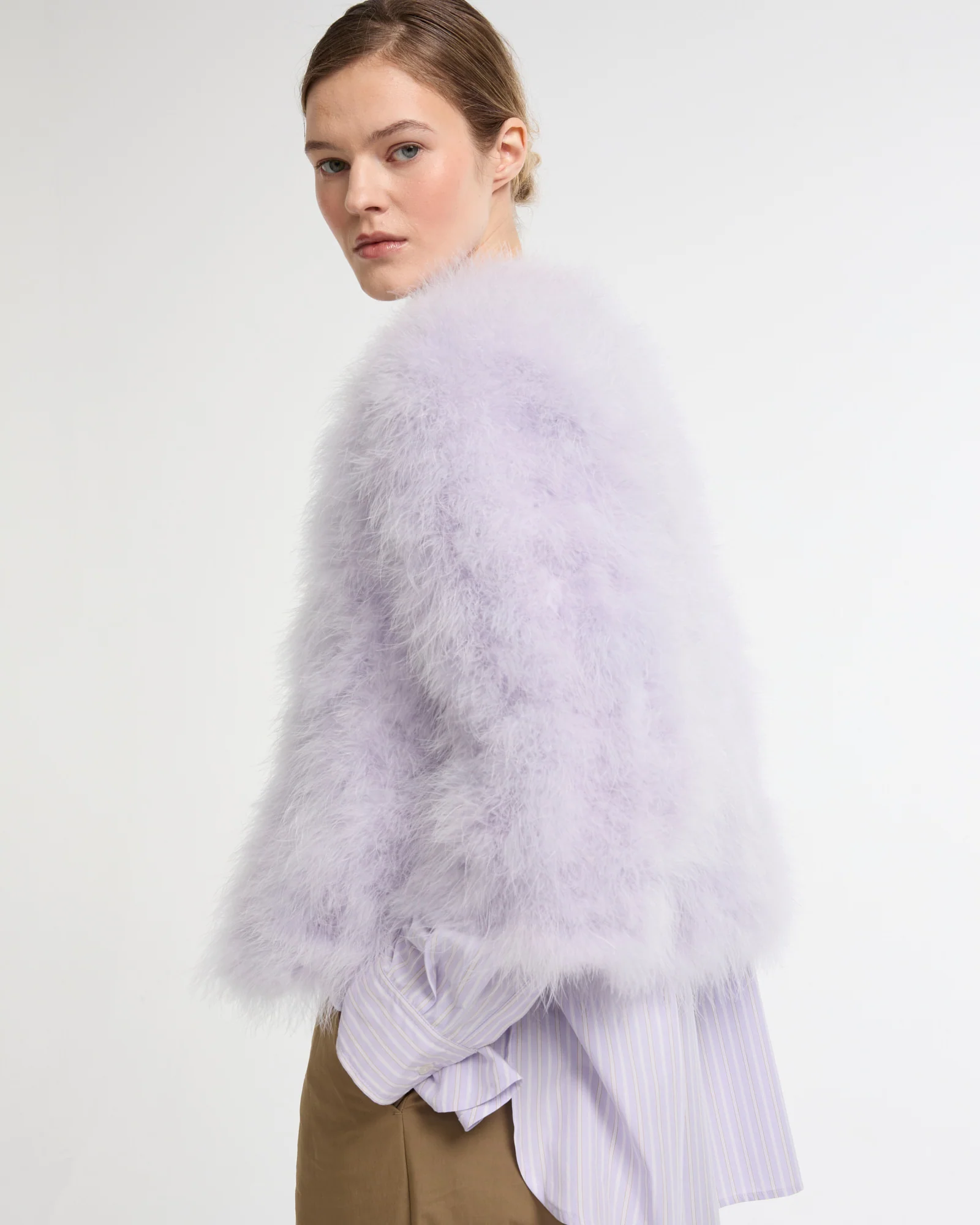 Veste courte en plumes